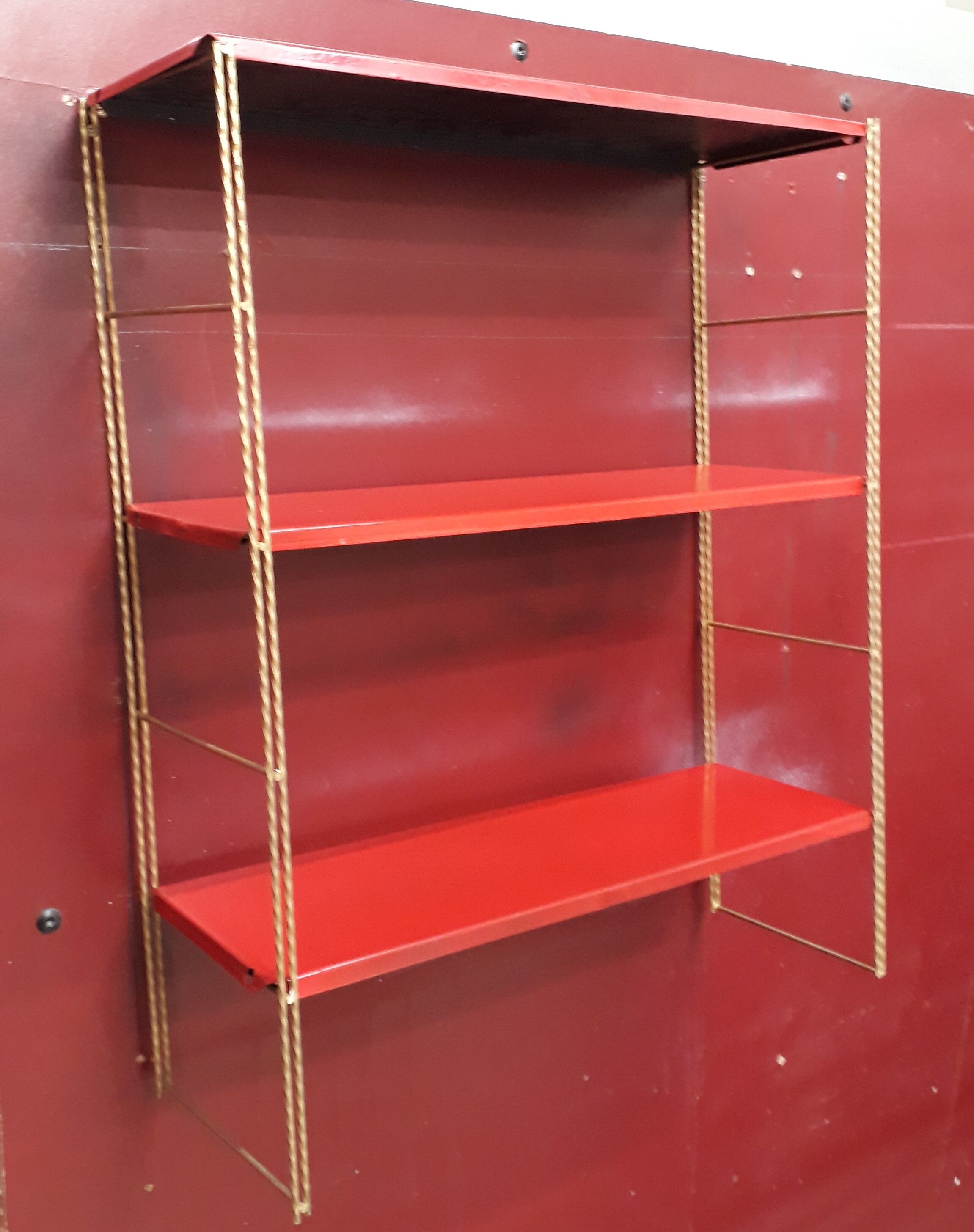Tomado metal shelf