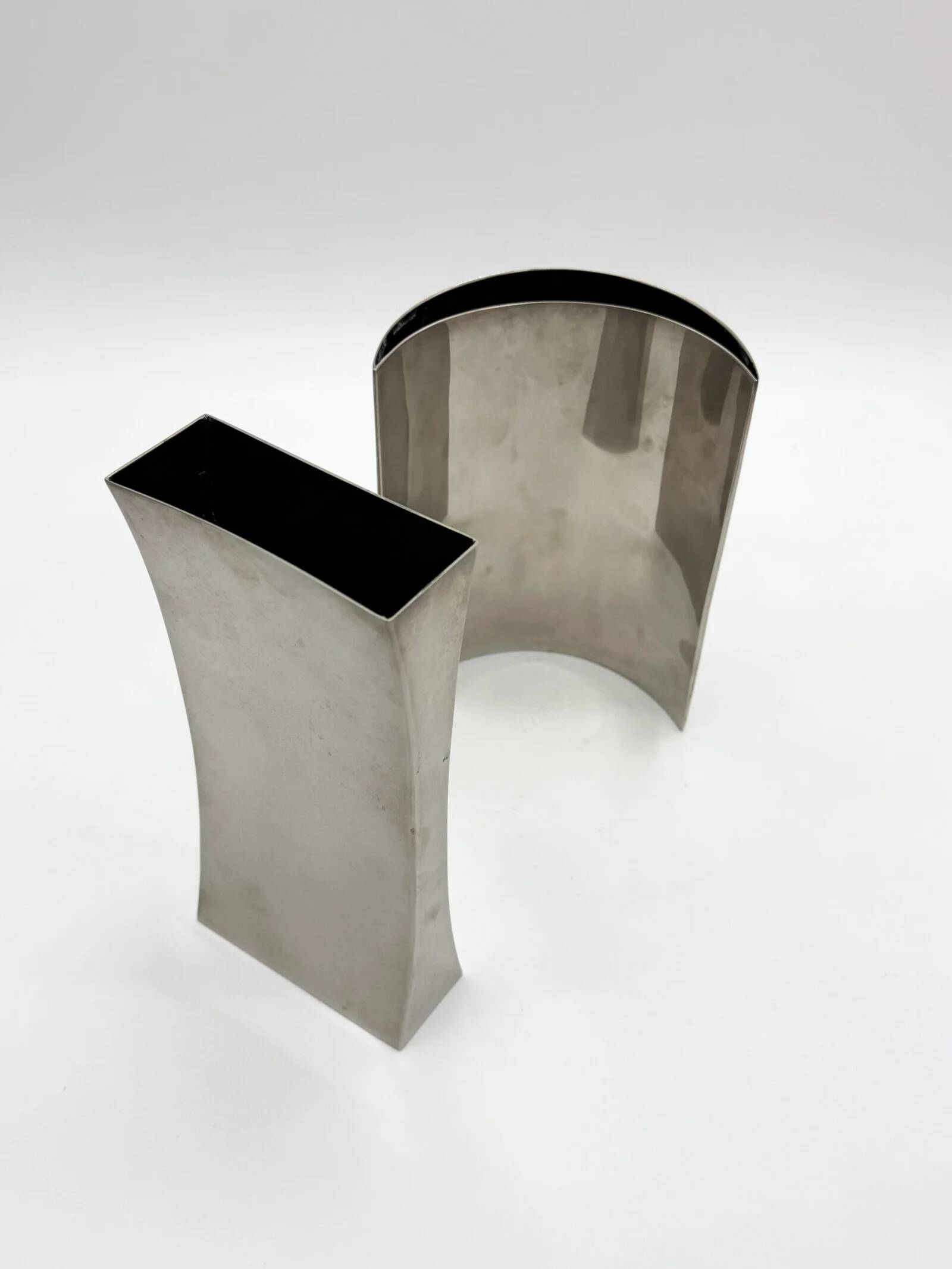 Paire de vases sculpturaux en aluminium, 1980s