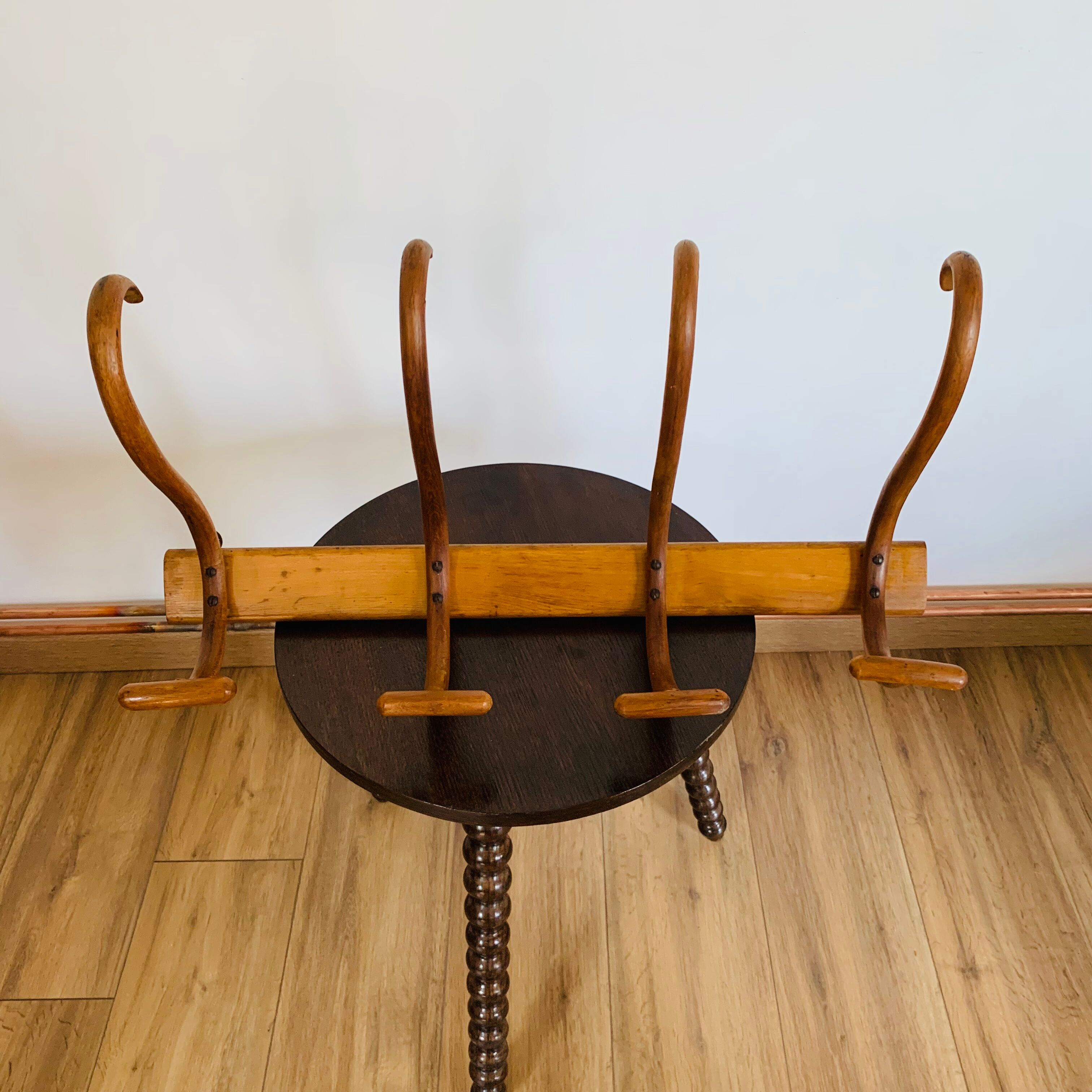 Wall-mounted coat rack 4 hooks