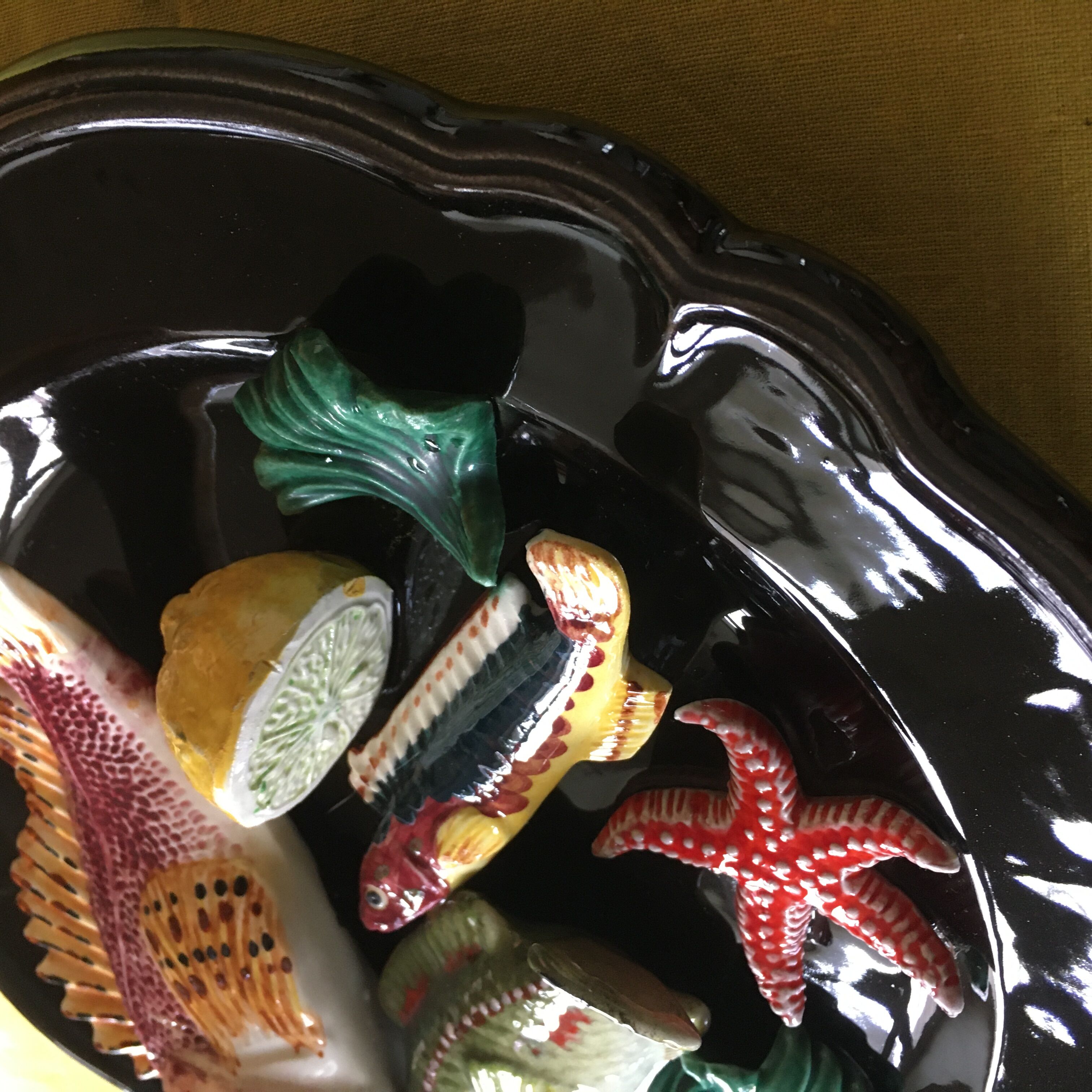 Ceramic dish trompe l'oeil