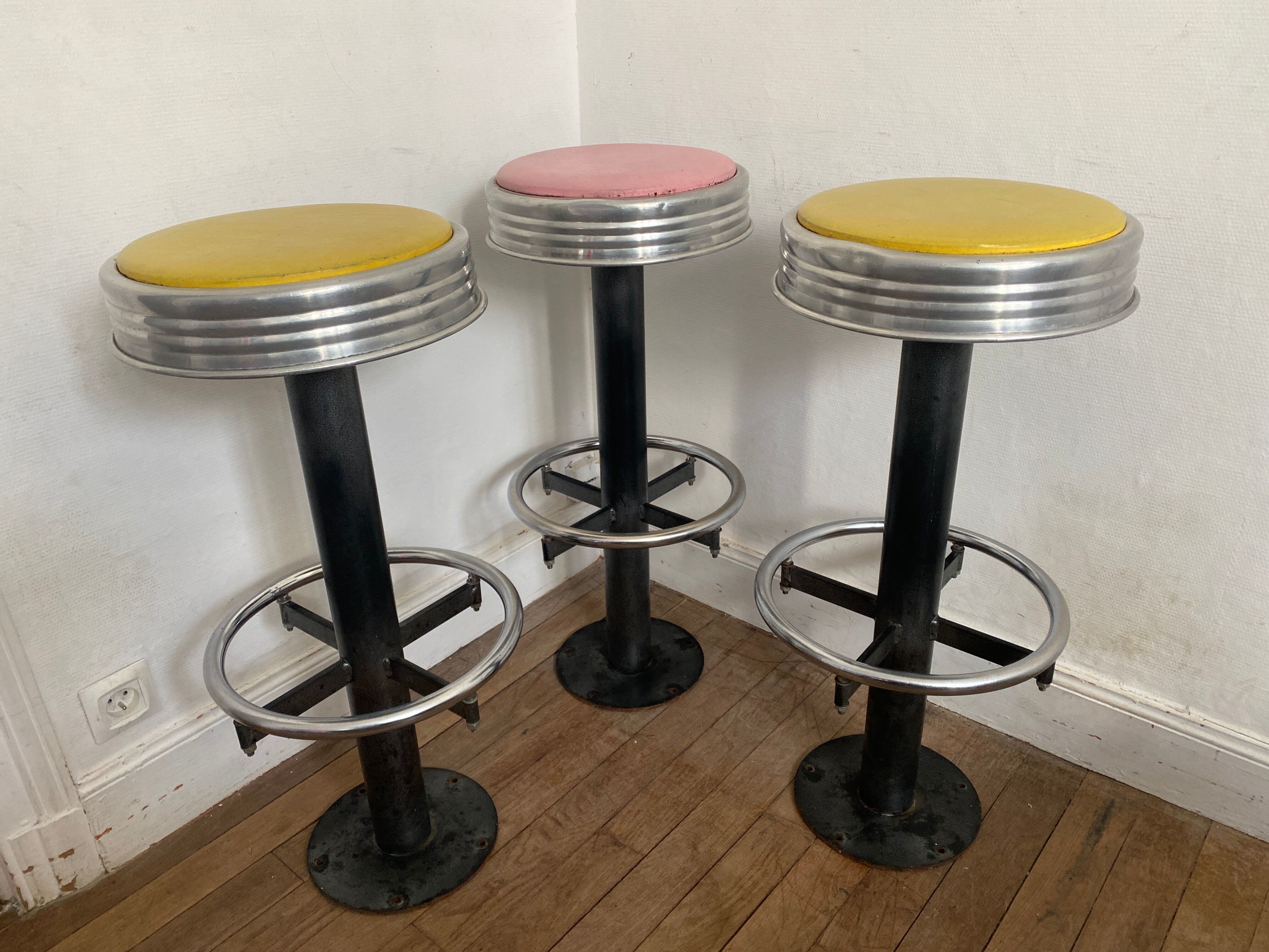 3 stools dinner dinners American dinner's