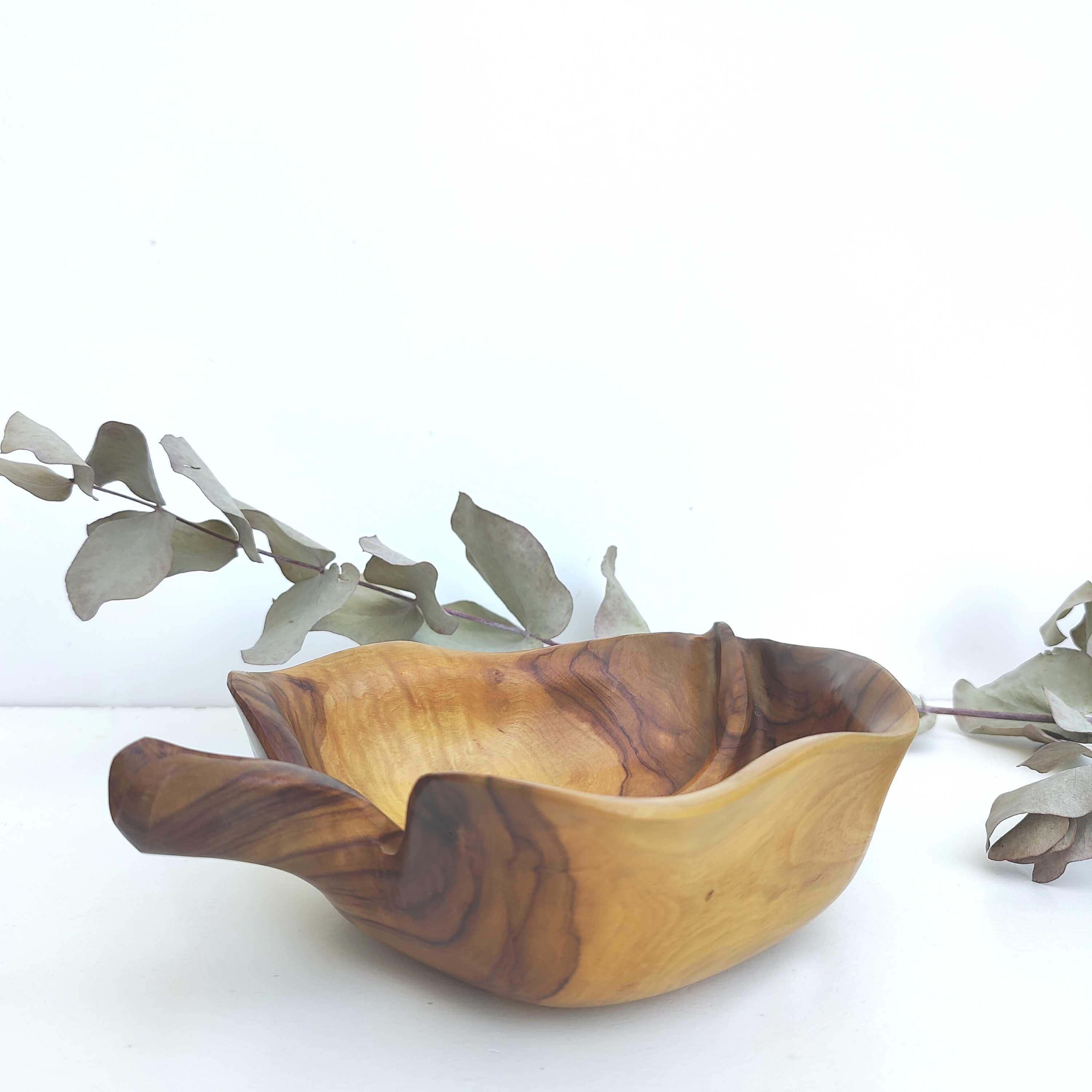 Vintage solid wood basket leaf shape