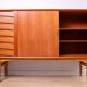 Buffet vintage danois Arne Vodder n° 63, fabriqué par Sibast en teck, datant du milieu du XXe siècle.