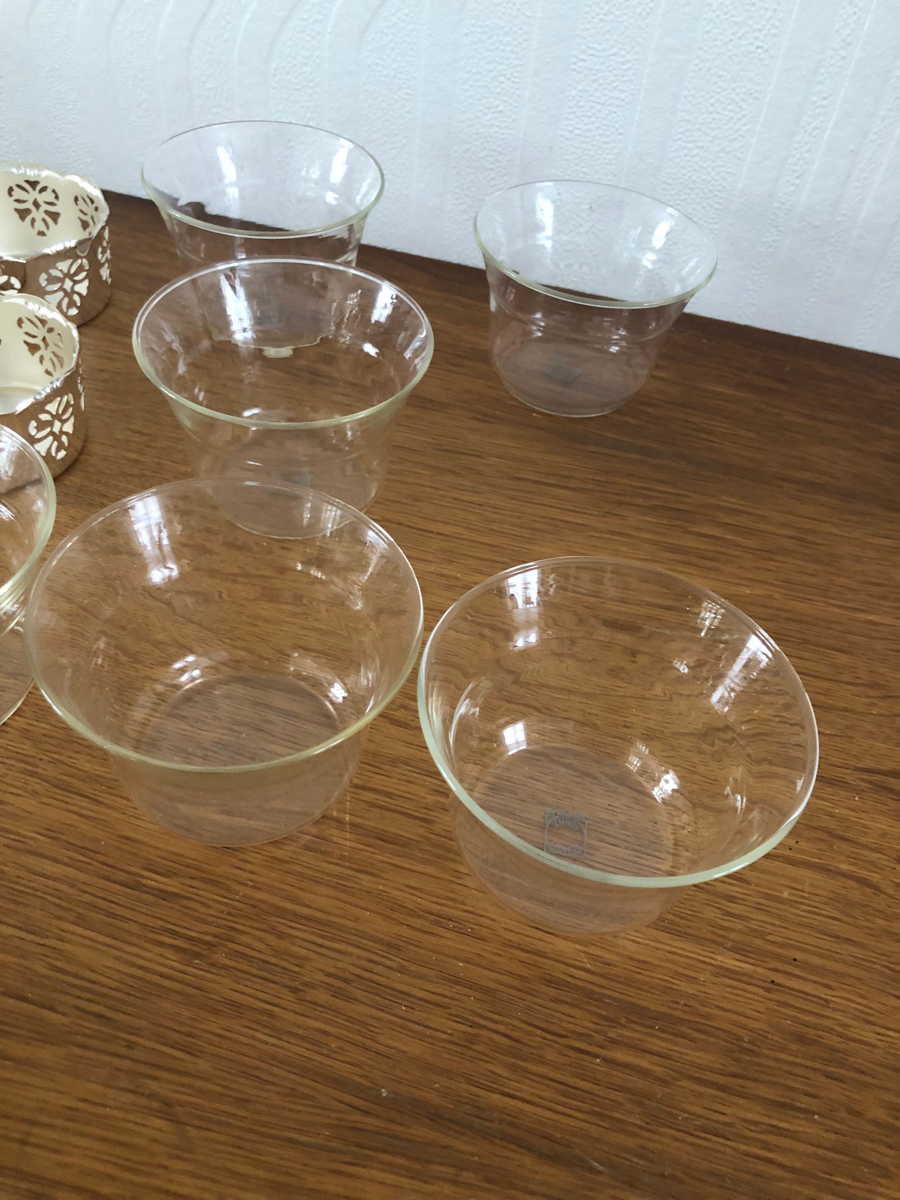 6 tea cups with silver metal support