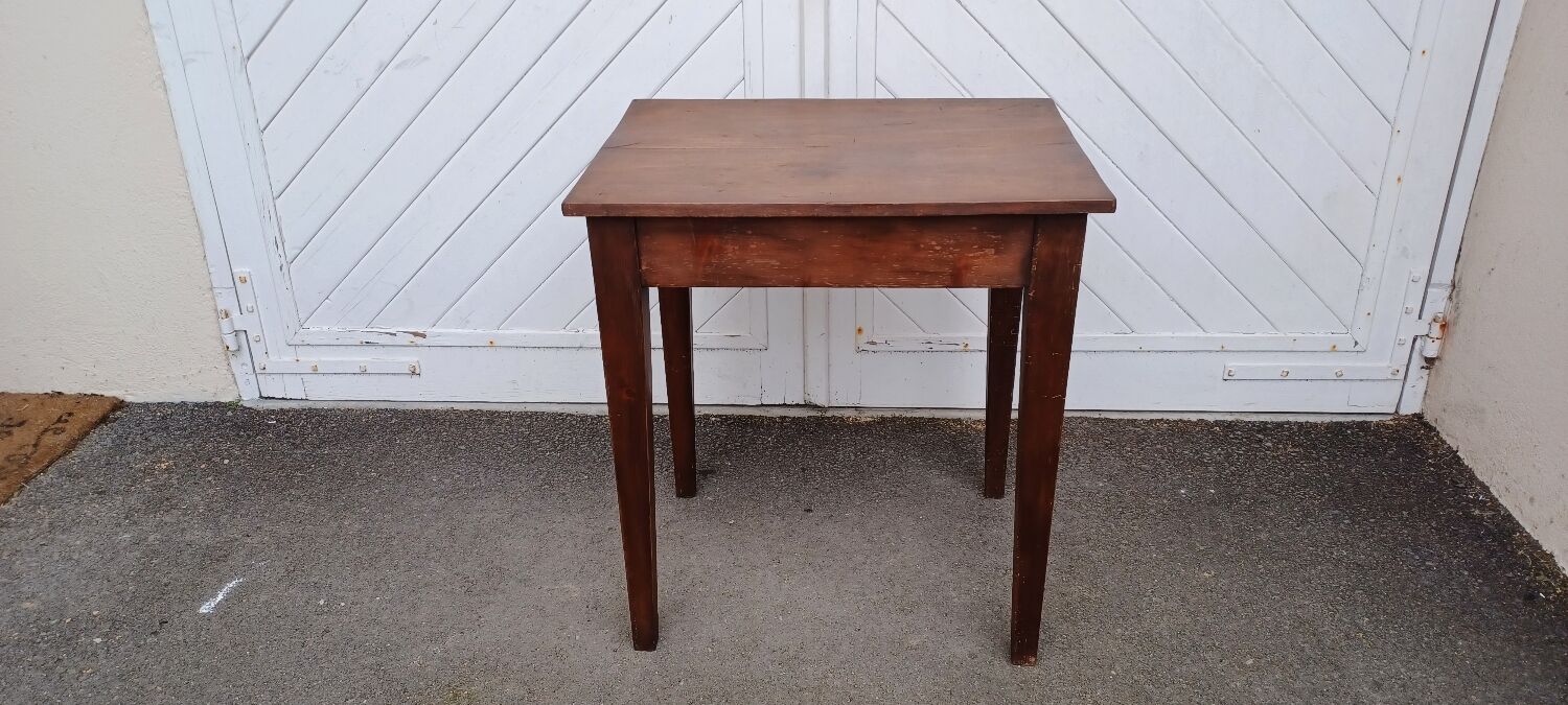 Small country table
