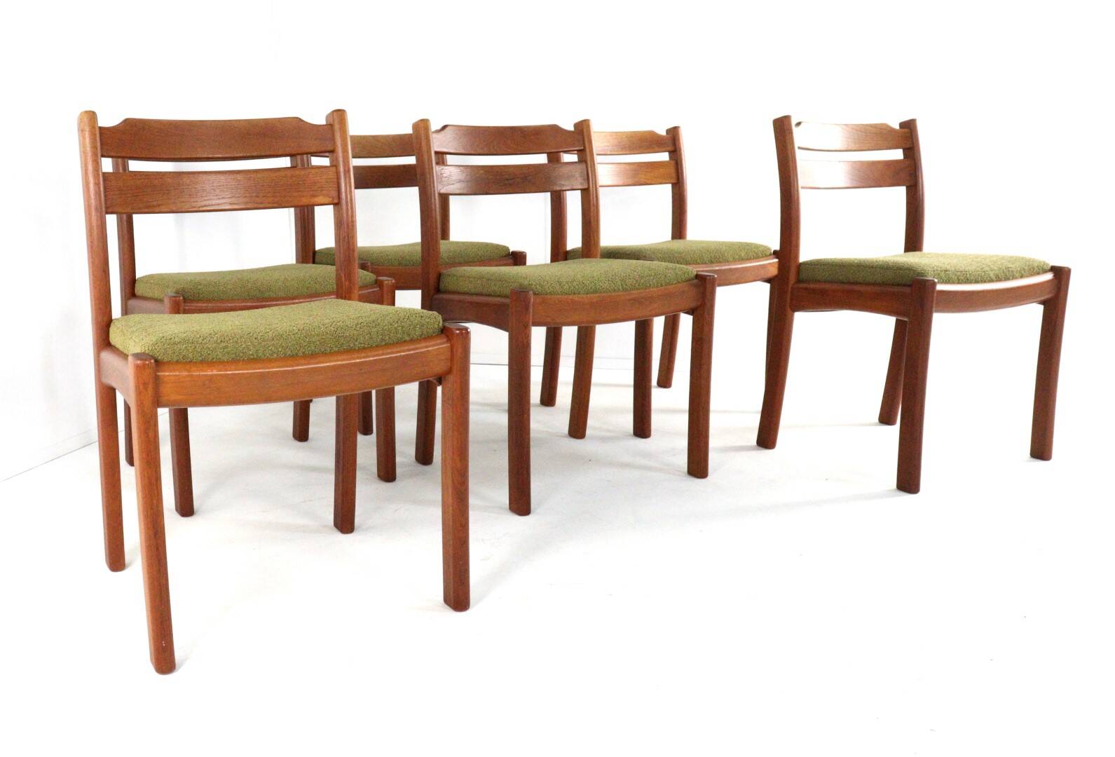 6 chaises dans le goût de Dyrlund 'Sentved'