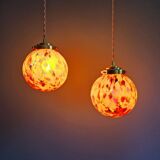 Duo de suspensions Art Déco en verre moucheté multicolore, 1930