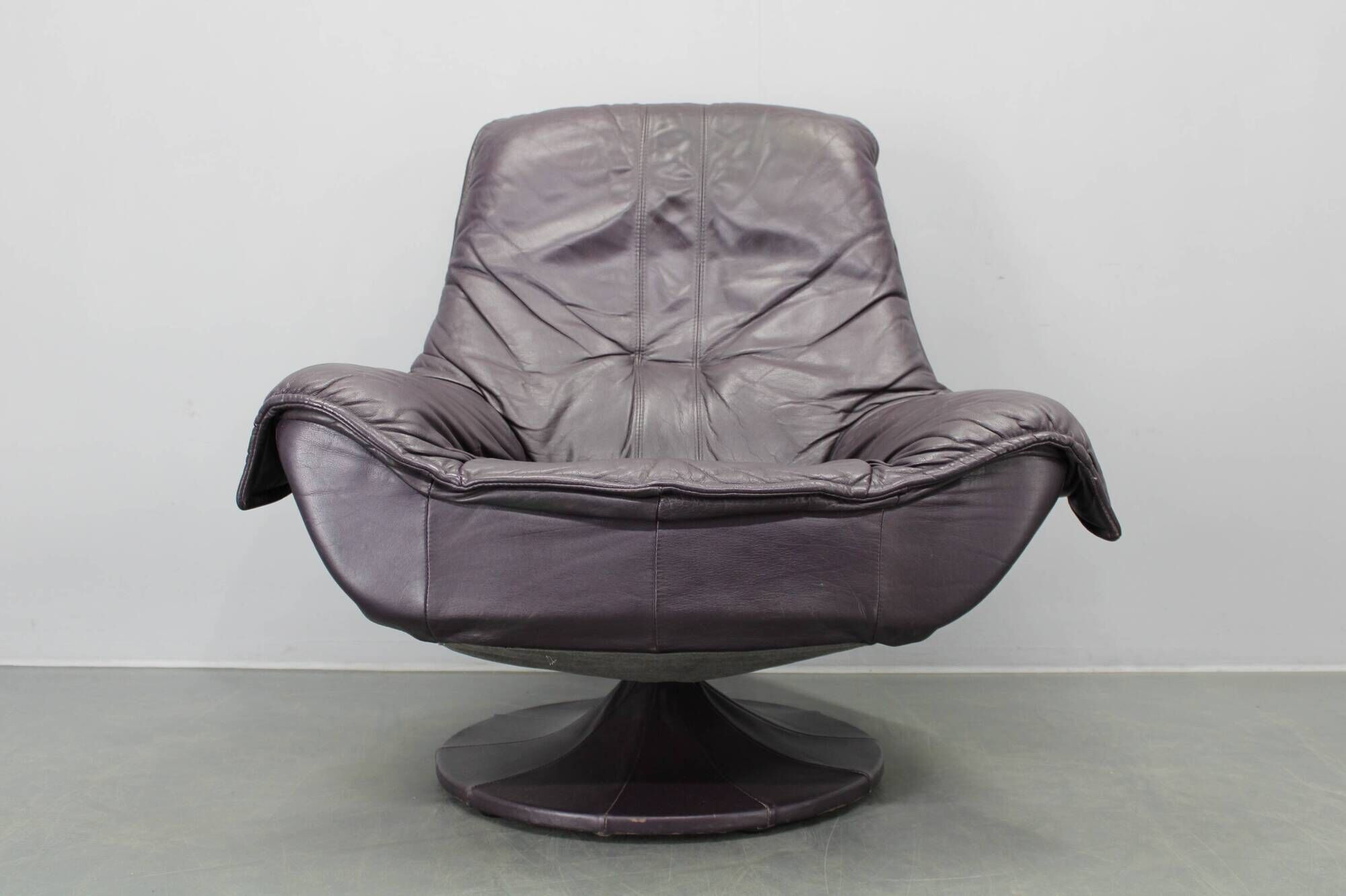 Italian dark purple leather swivel lounge chair, 1980s