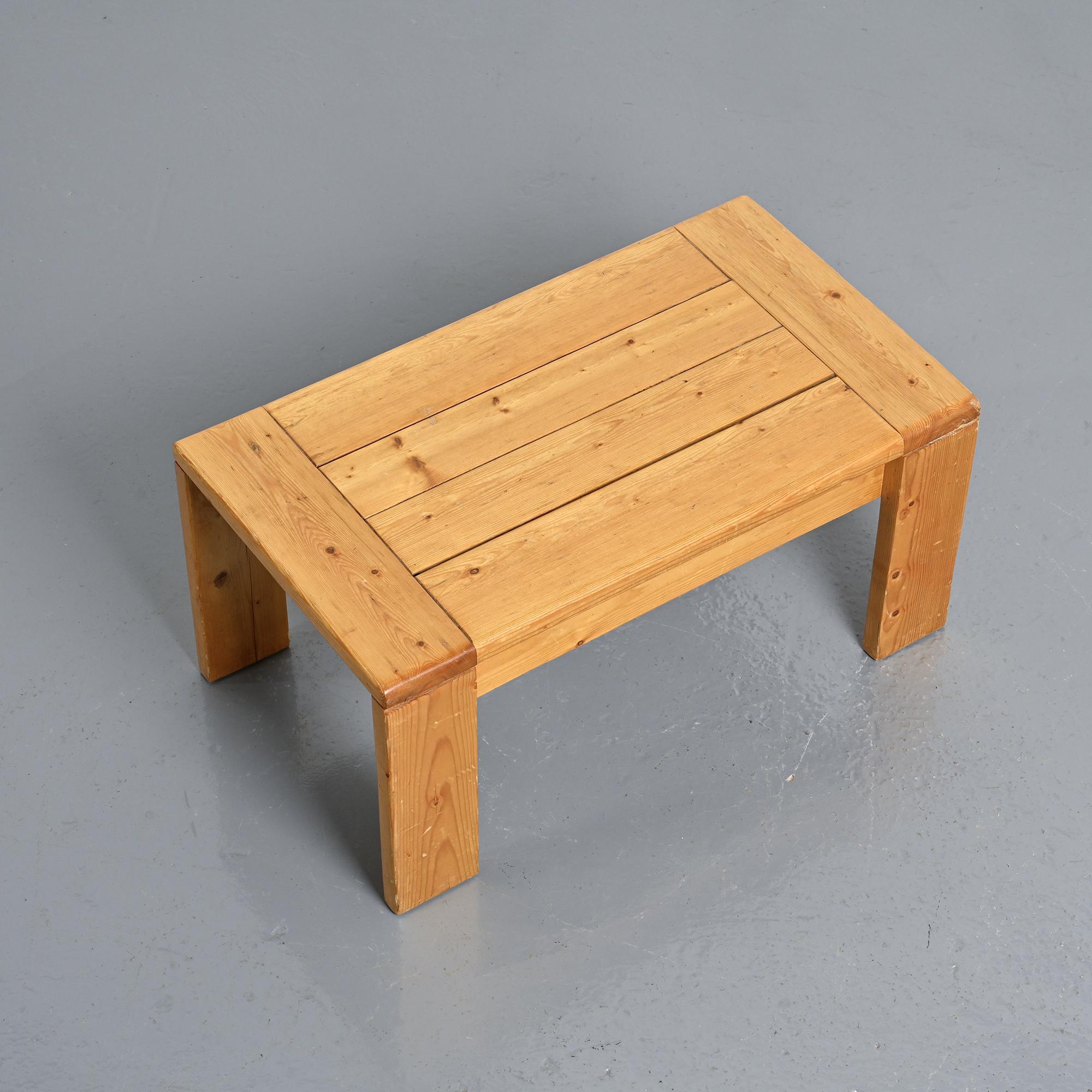 Pine coffee table Les Arcs, circa 1970