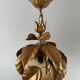 Suspension flowers golden leaves with glass globe
