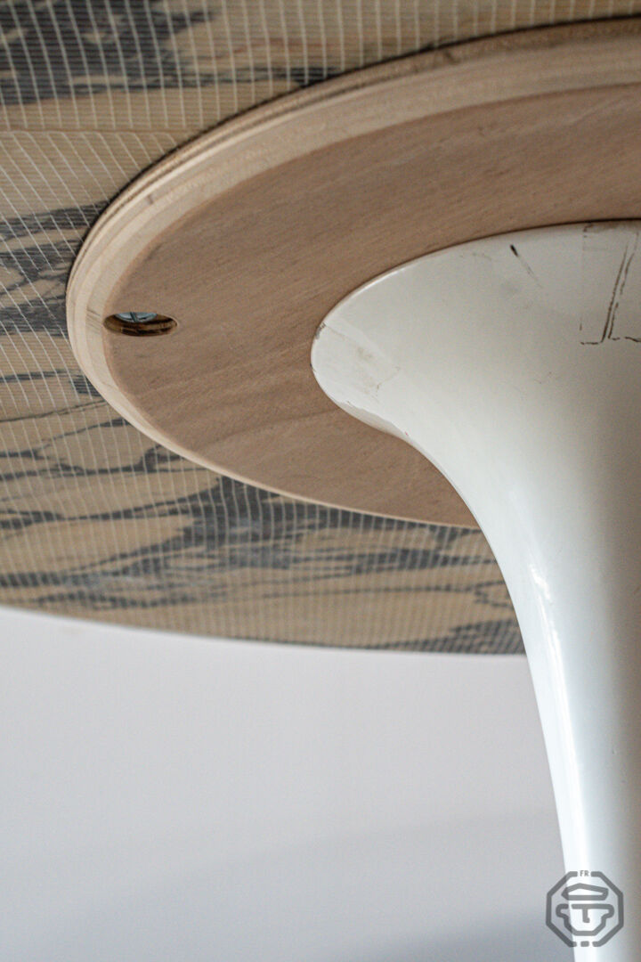 Eero Saarinen's Knoll tulip table