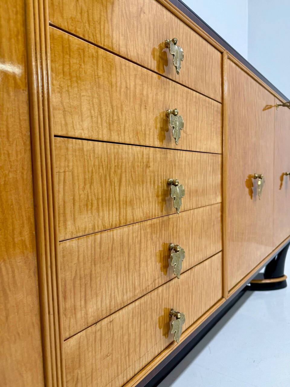 Italian Art Deco Sideboard Attributed to Osvaldo Borsani in Maple, Late 194