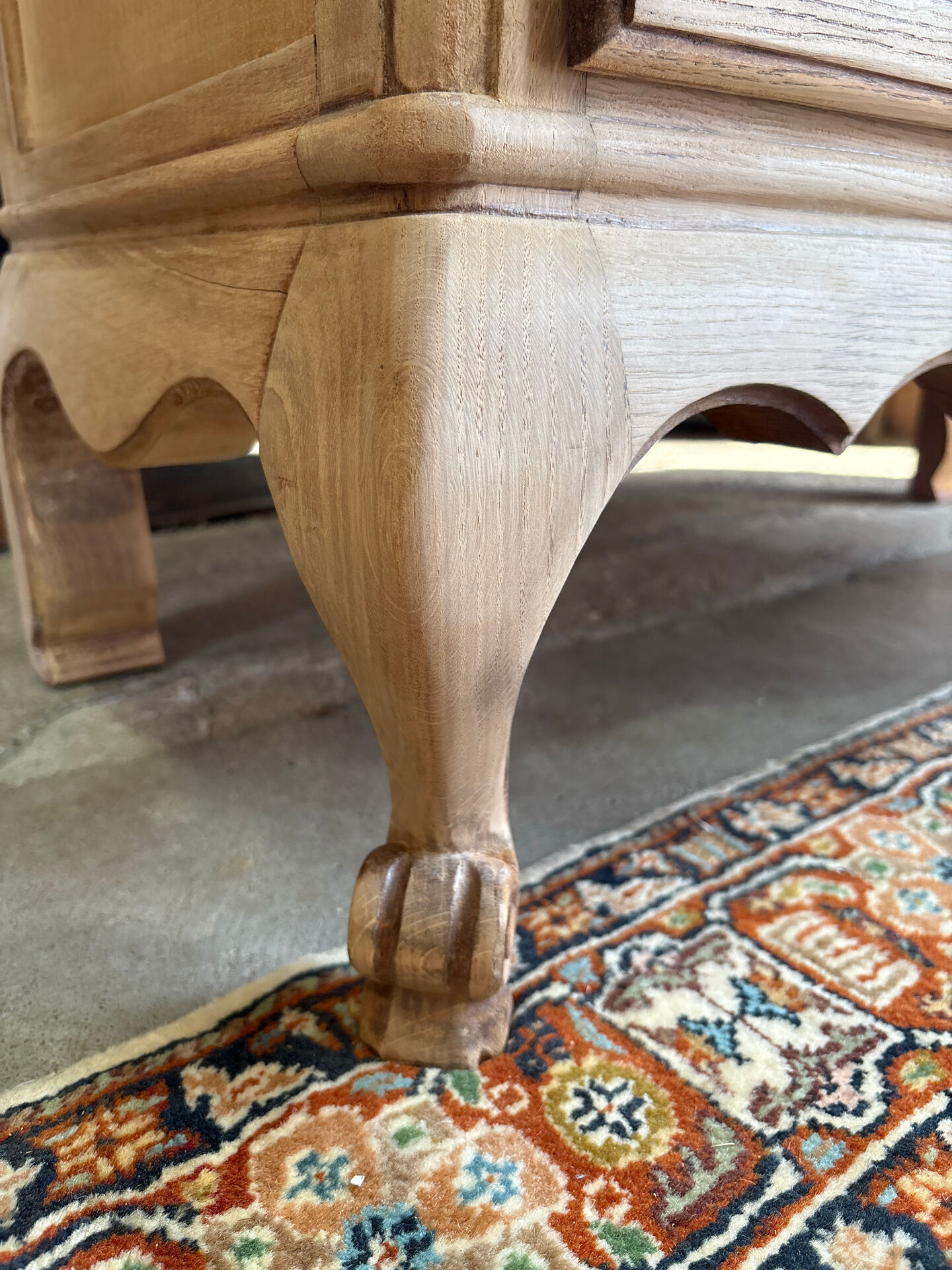 Raw oak chest of drawers in Louis XV style – 3 drawers