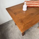 Extendable farmhouse table in oak