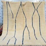 Berber carpet made entirely by hand