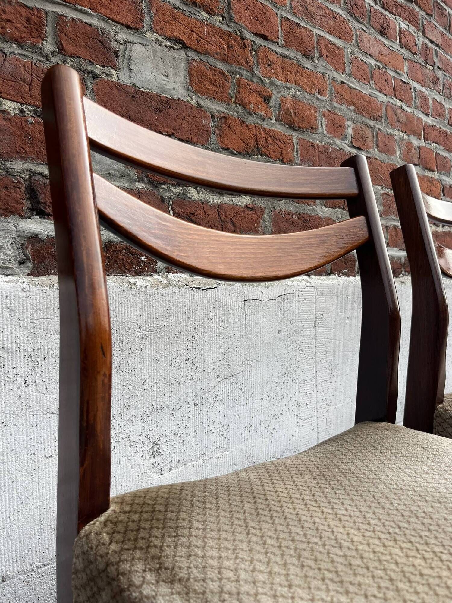 Lot of 4 vintage Scandinavian chairs in wood and golden fabric.