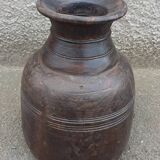 Petit pot ancien en bois