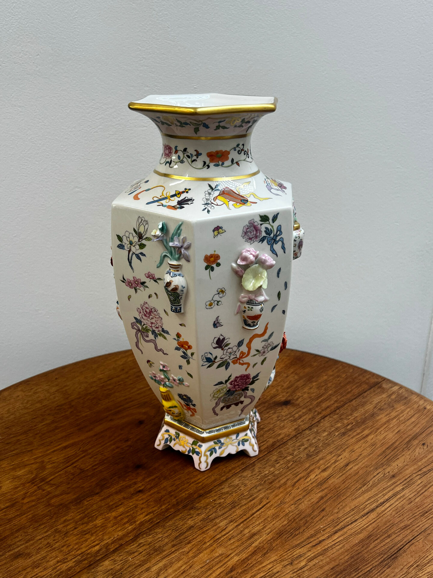 Porcelain vase with flower decorations by Dawen Wang.