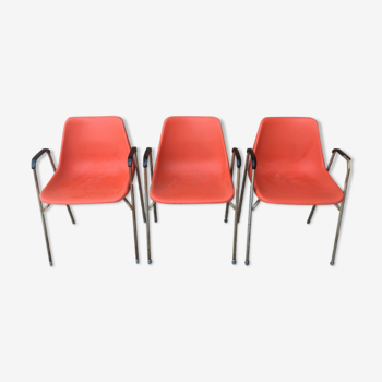 3 chairs with armrests Robin Day
