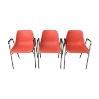 3 chairs with armrests Robin Day