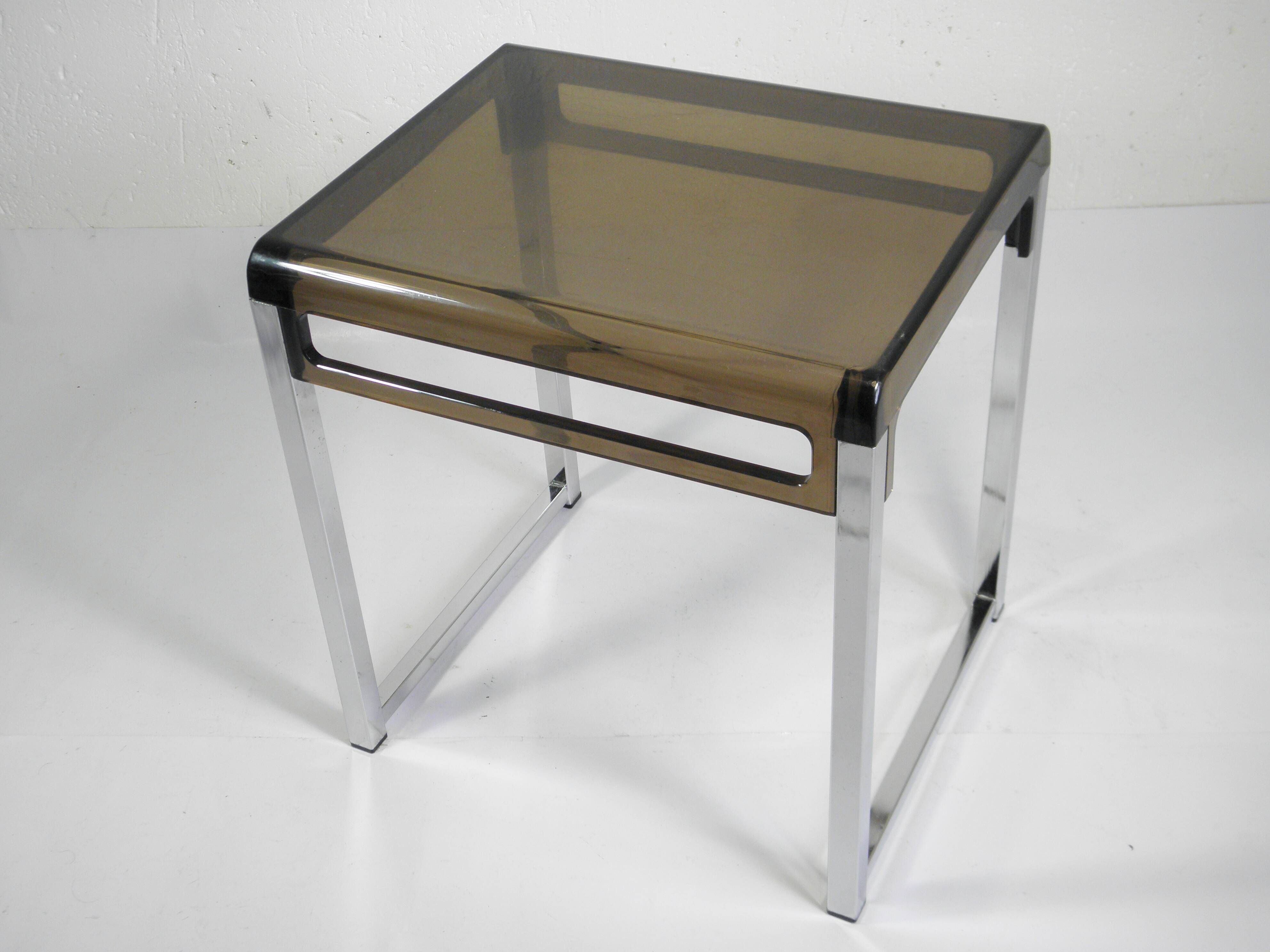 Table basse plexiglas et chrome - design 1970
