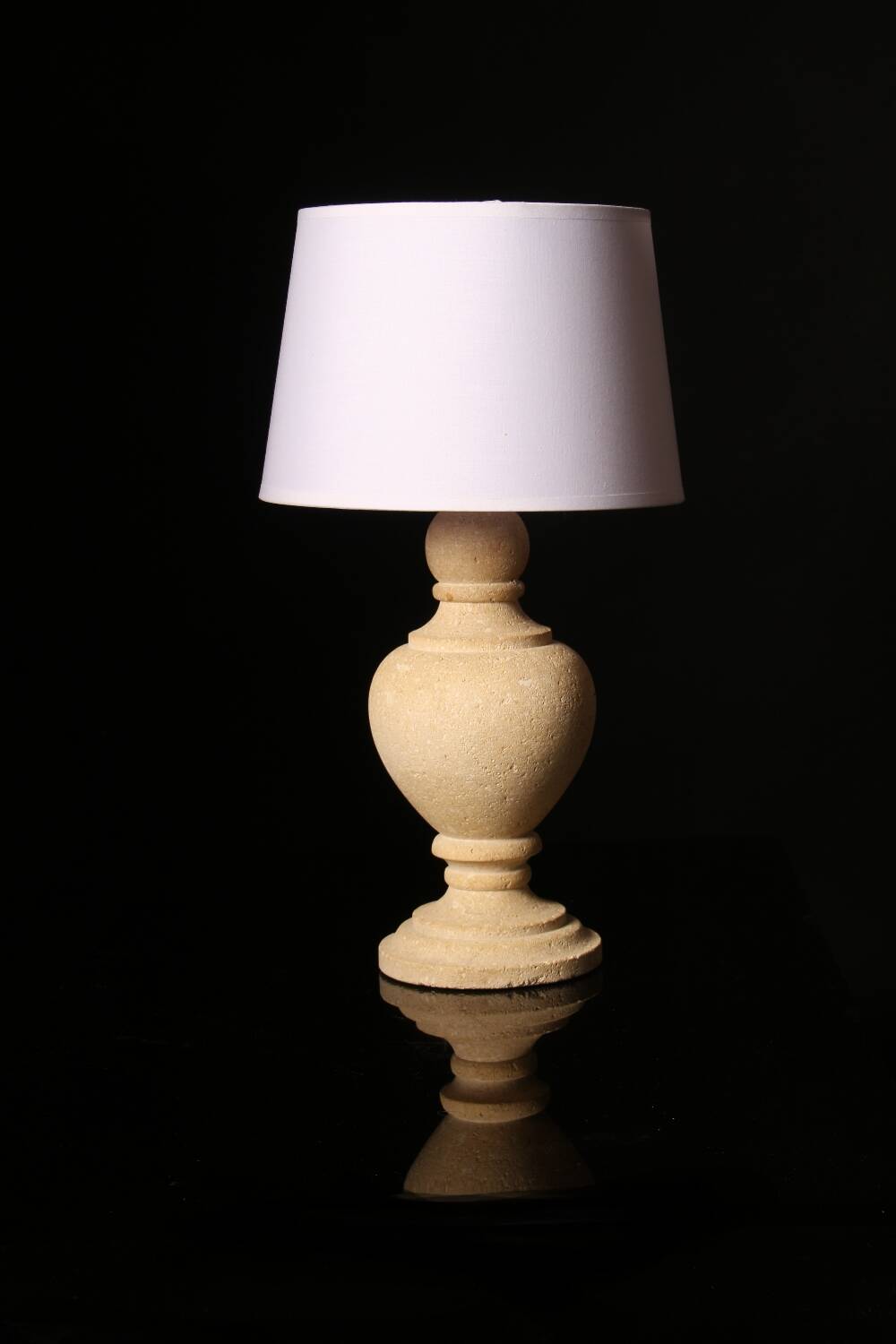 Castries stone lamp