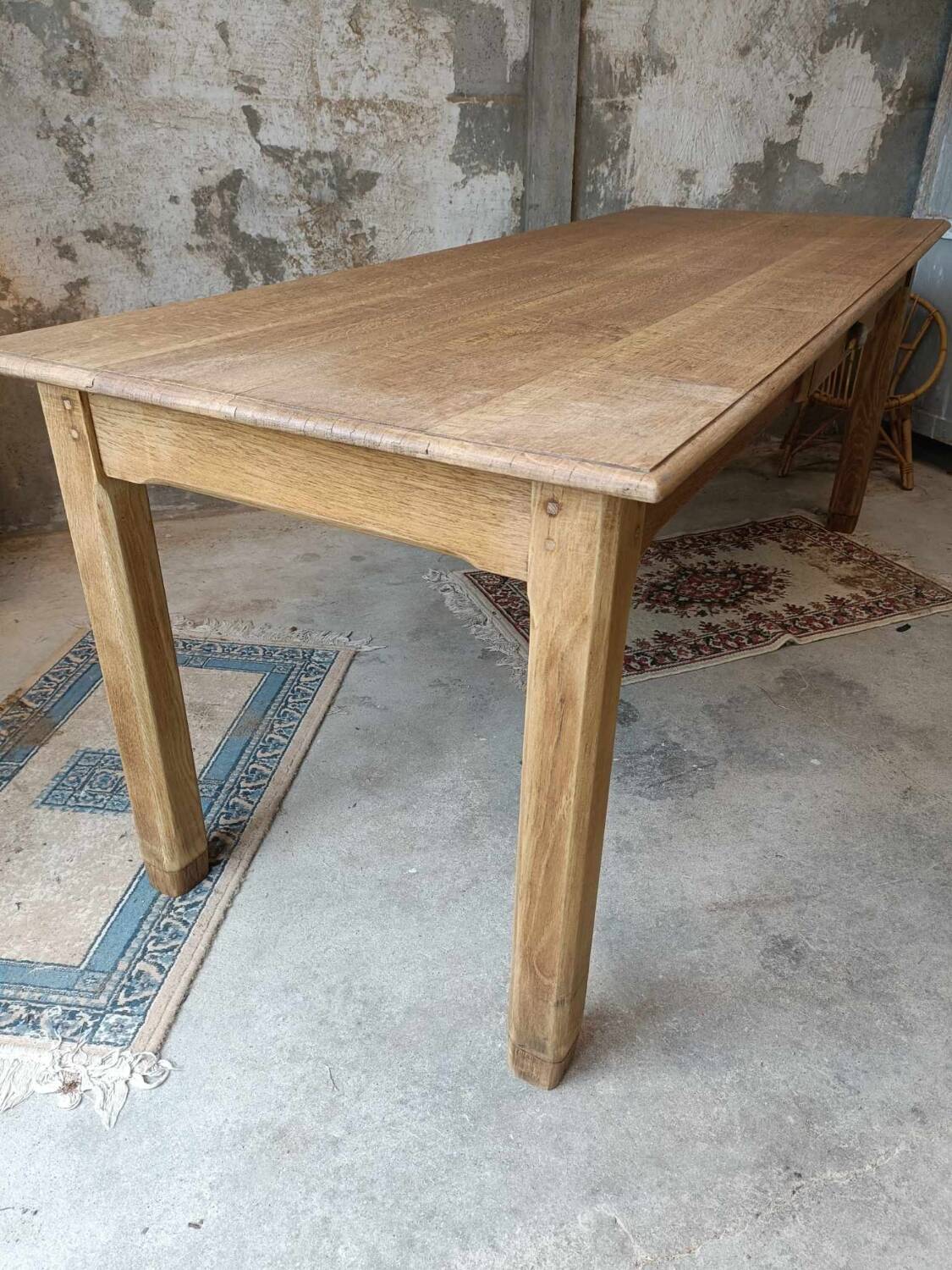 Farm table