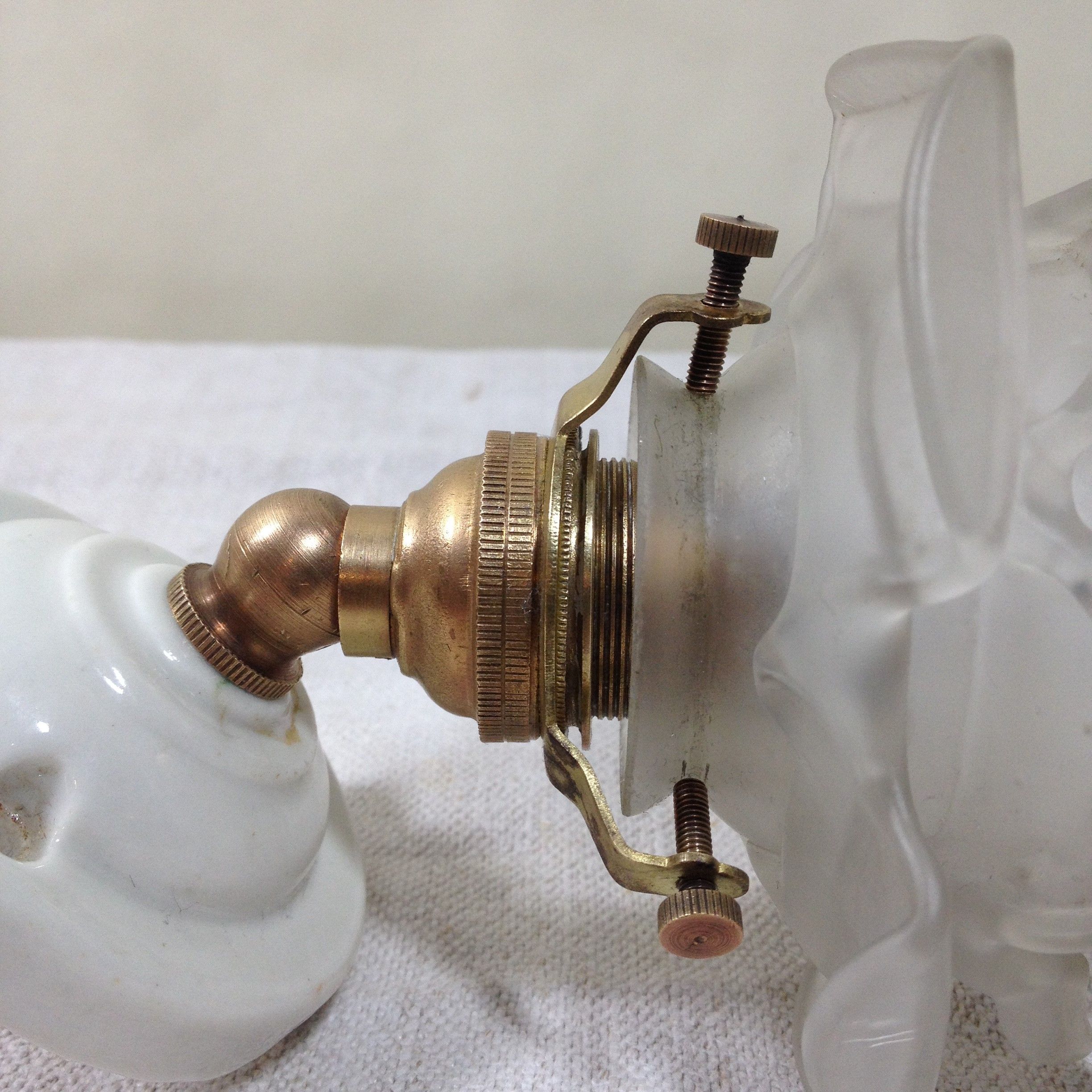 Art deco porcelain, brass and rose glass wall lamp