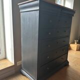 Black wooden chest of drawers