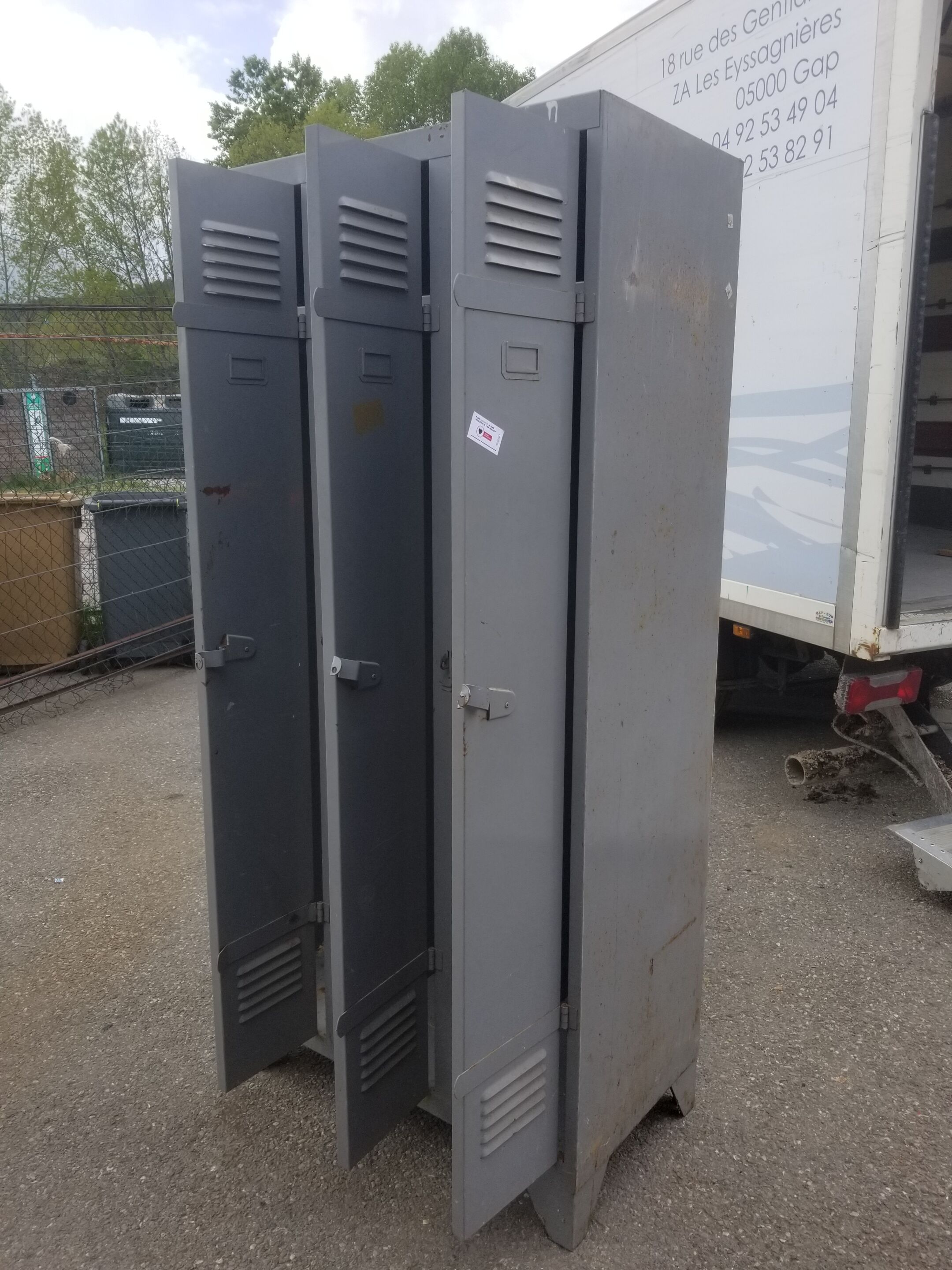 Vintage indus metal wardrobe