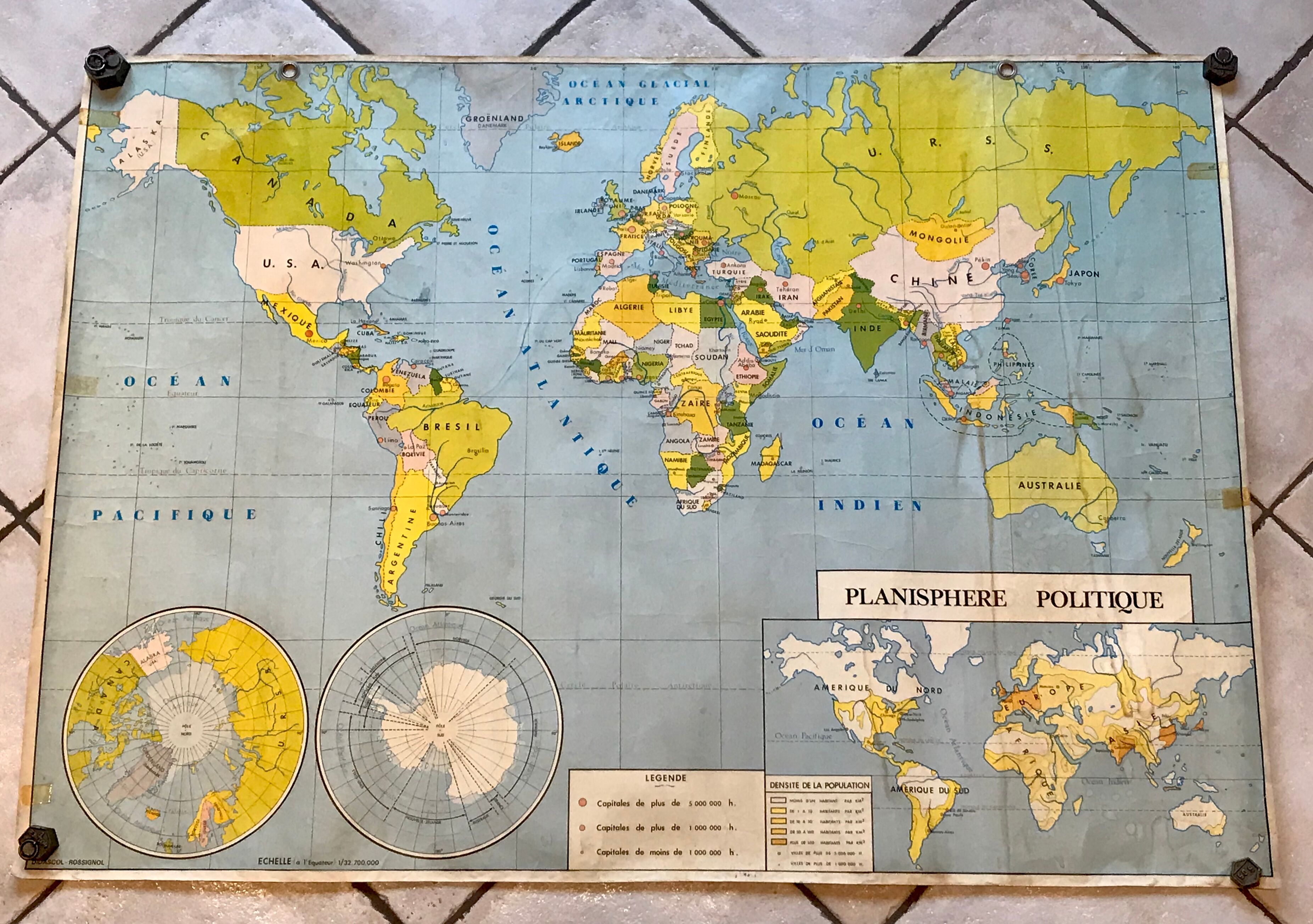 School map of the world / political and physical planisphere 60s