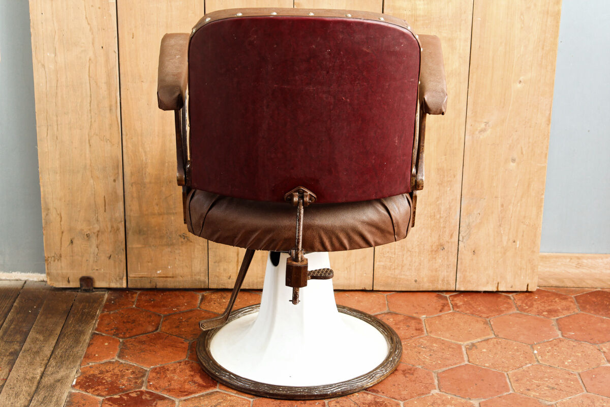 Hairdresser's armchair, early twentieth, enamelled cast iron