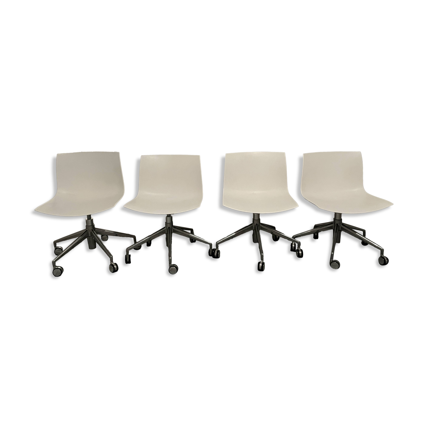4 Cataifa 46 office chairs by Arper