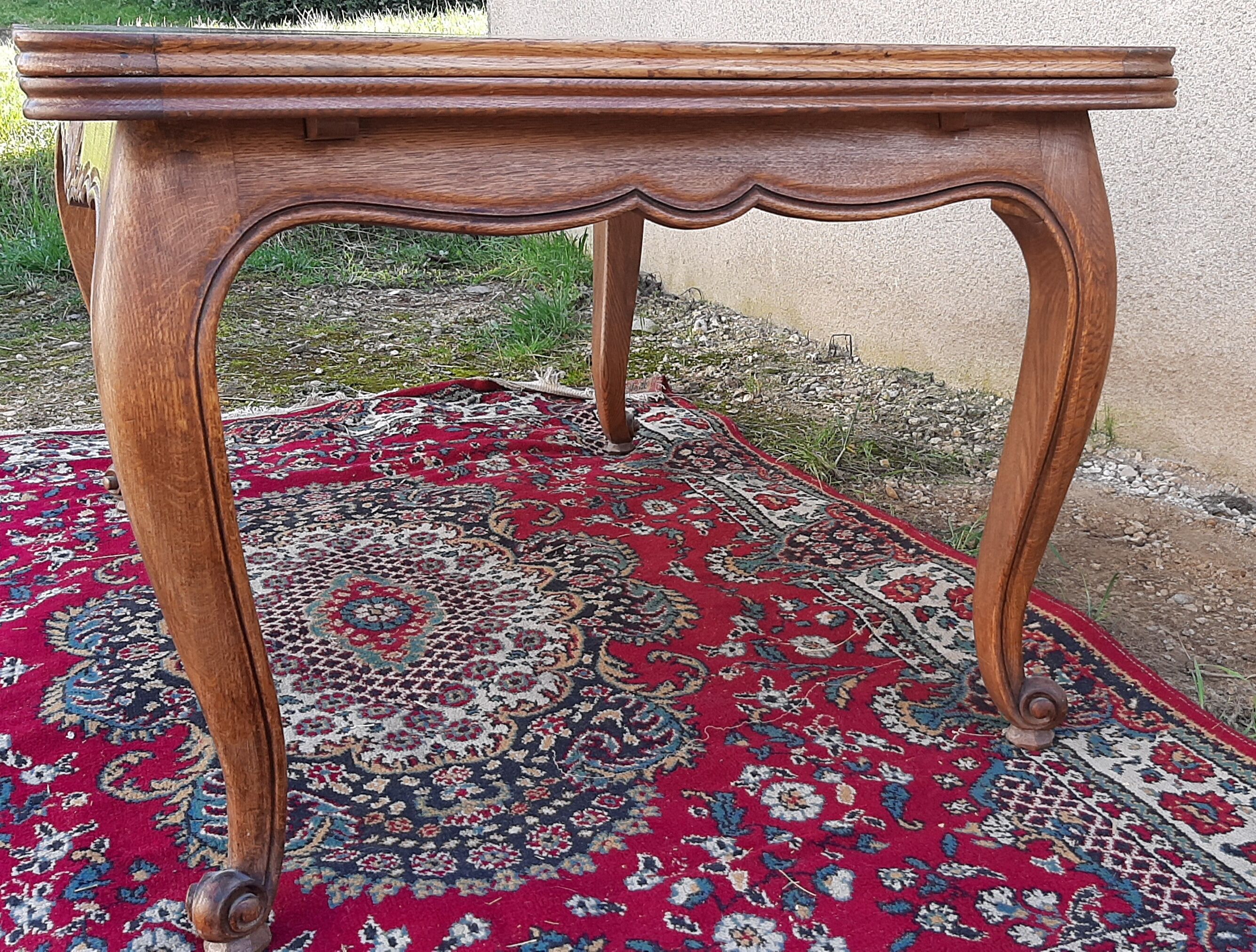 Table with syle extensions Louis XV