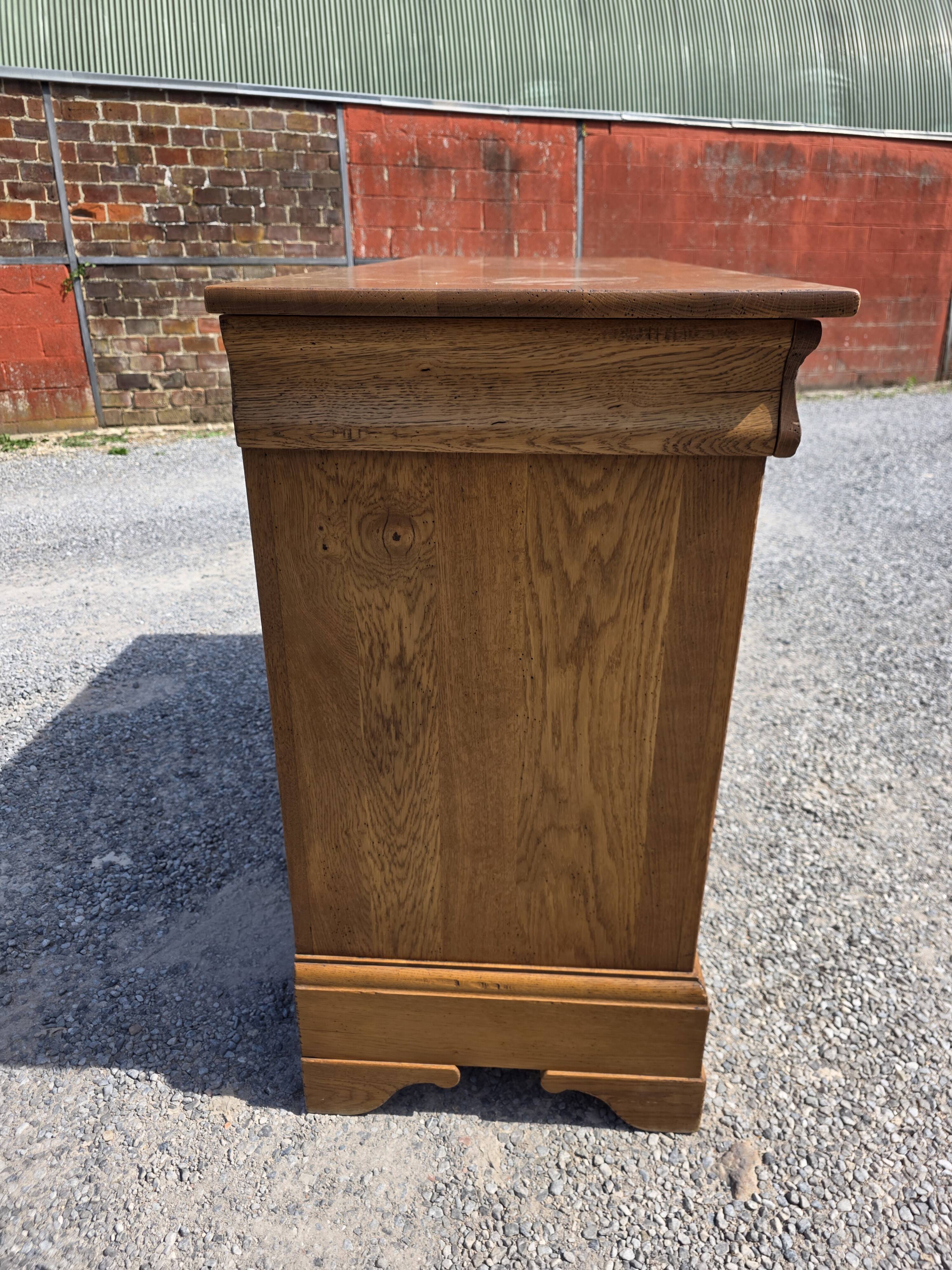 Louis Philippe buffet in solid oak.