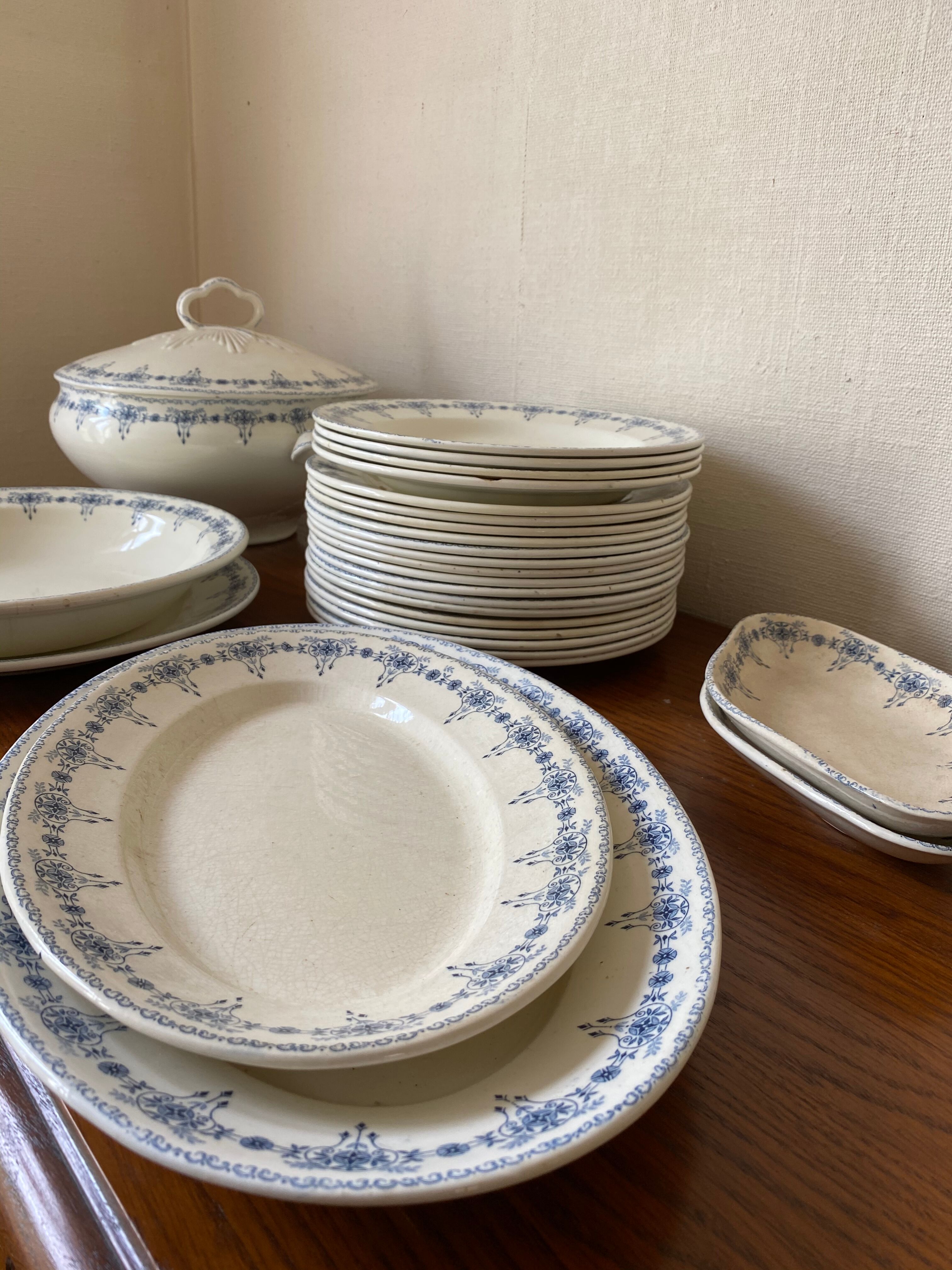 Porcelain service - 27 pieces - monge