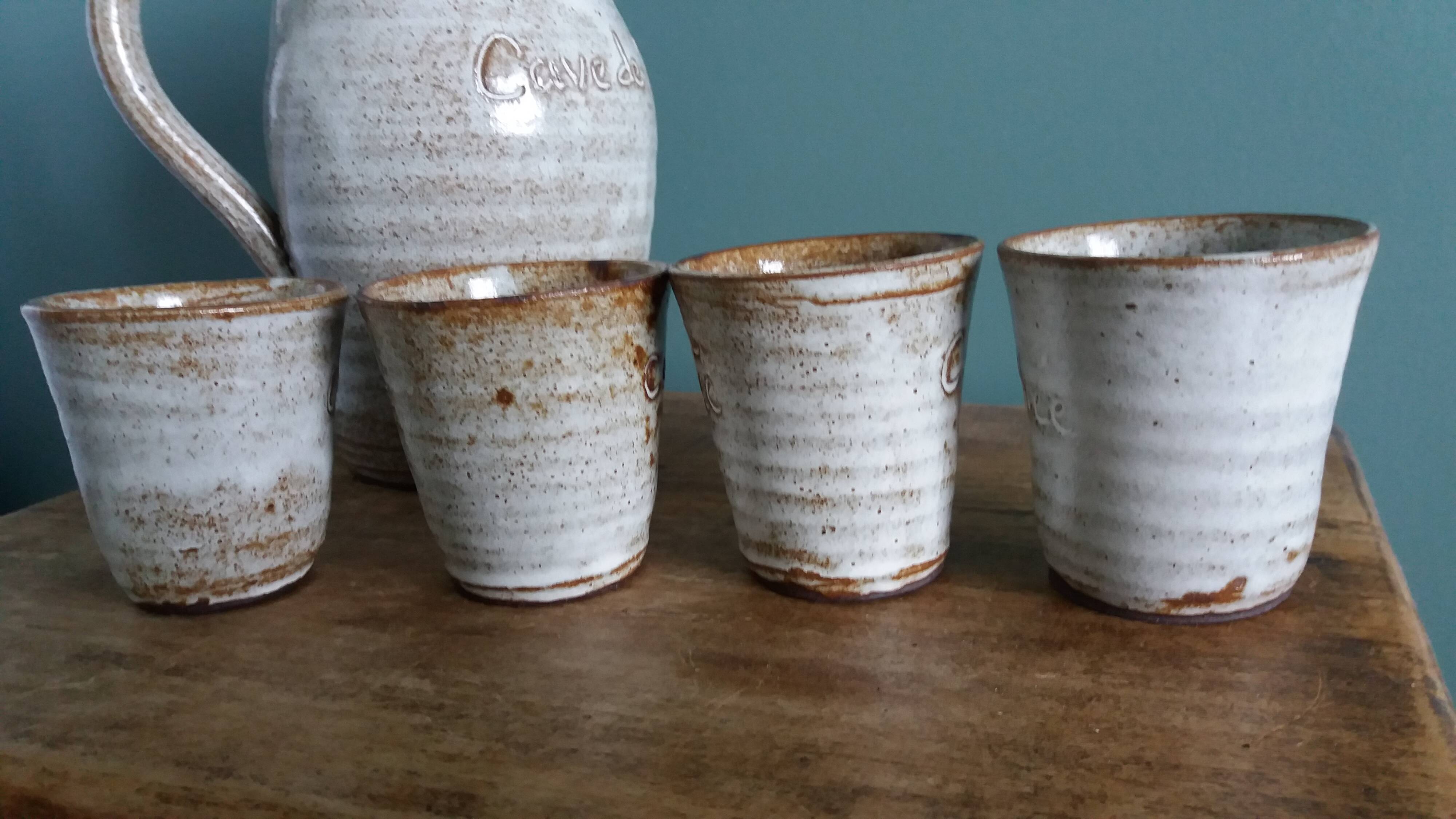 Pichet et 4 verres en grès émaillé signé, Aizenay Vendée