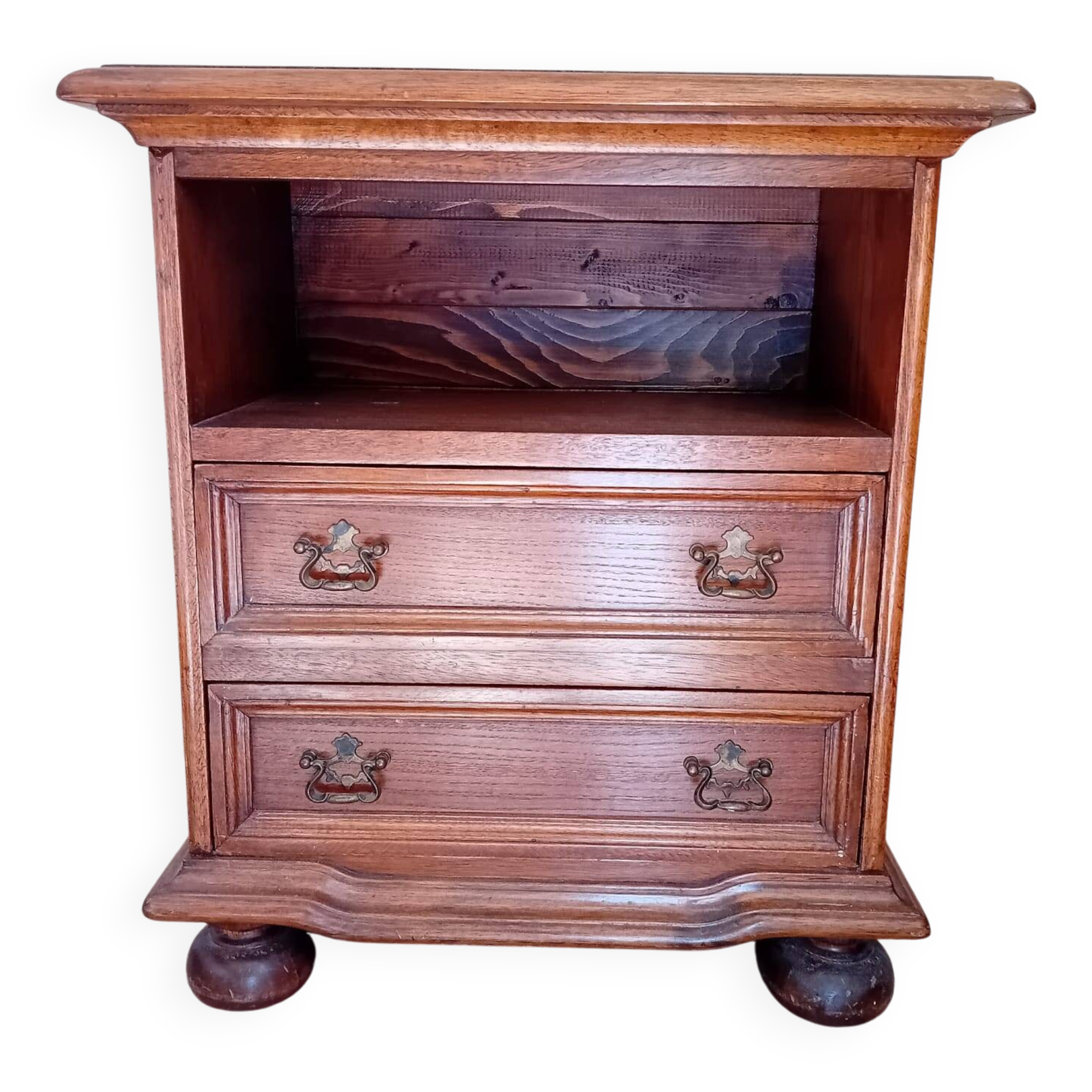 Provençal-style bedside tables