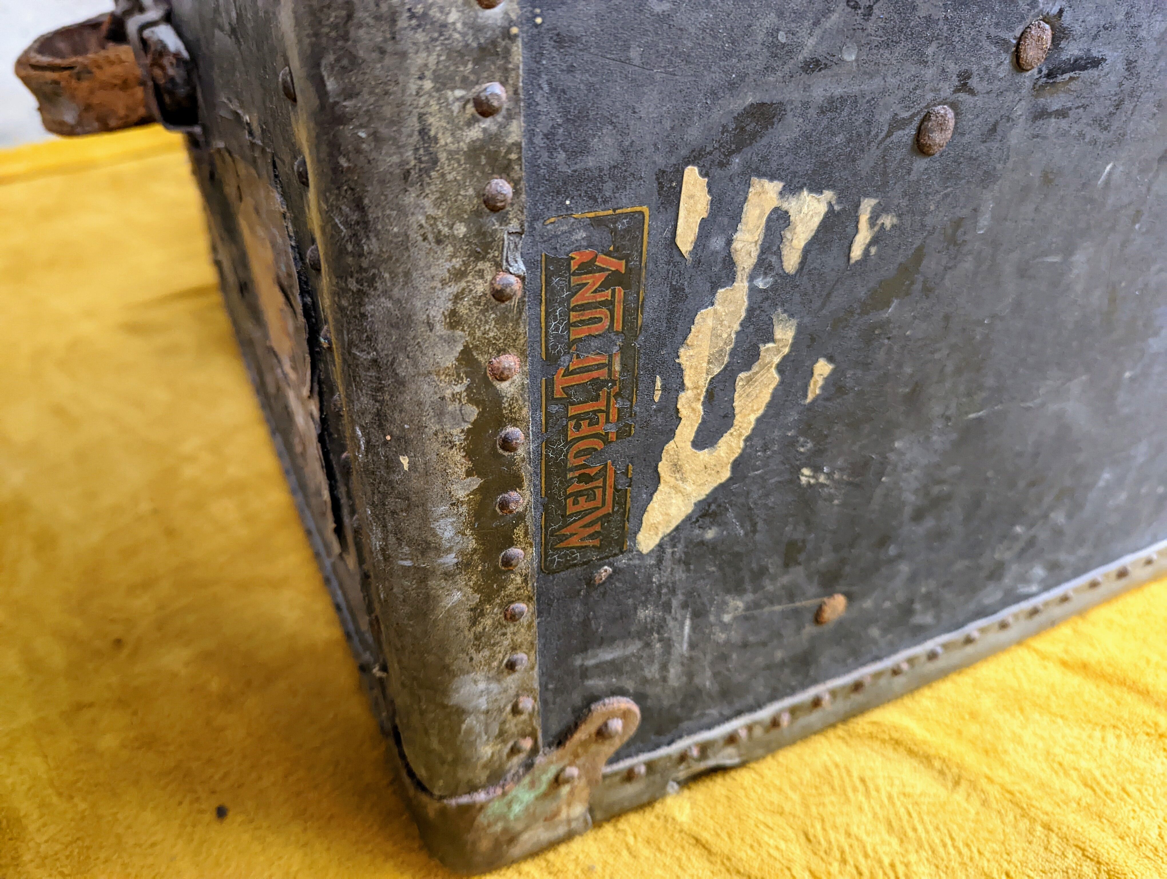 Antique travel trunk mendel trunk