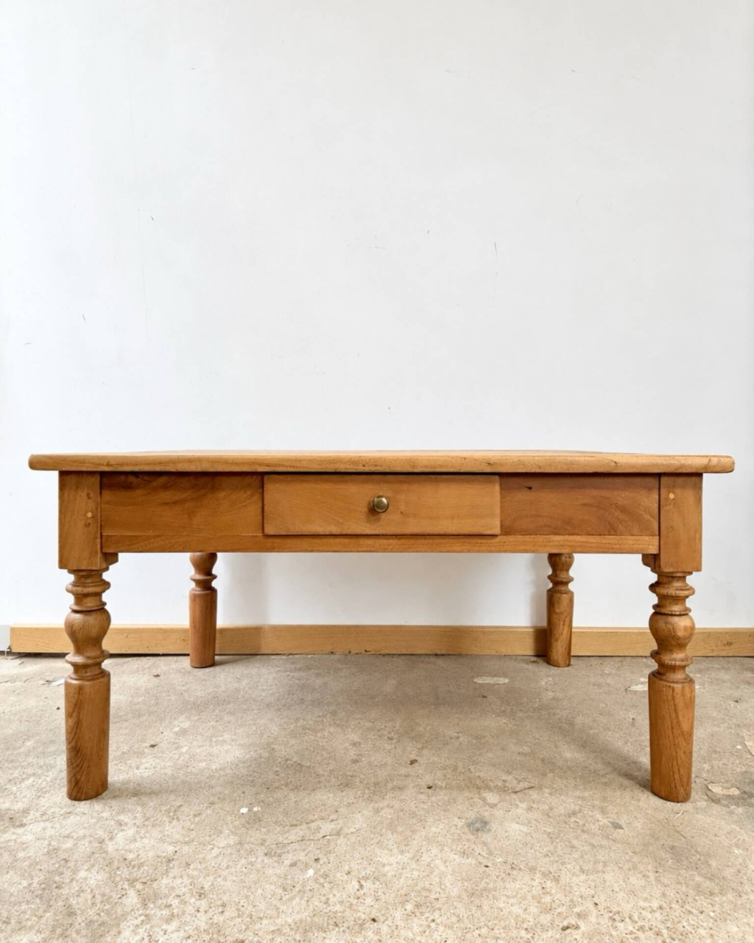 Antique coffee table in solid elm with turned legs.