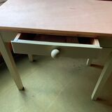 Mado-style desk table