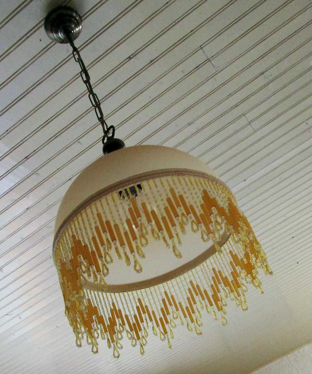 Satin glass suspension with bangs