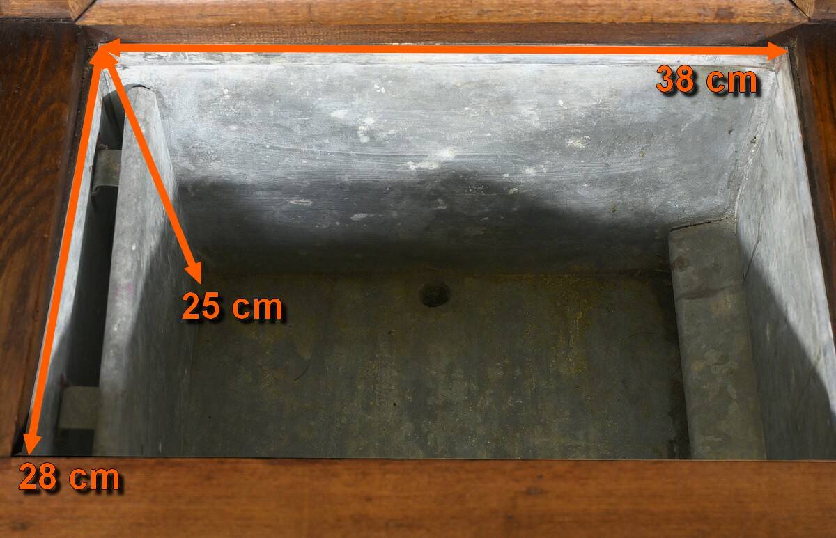 Small Oak Icebox – Early 20th Century