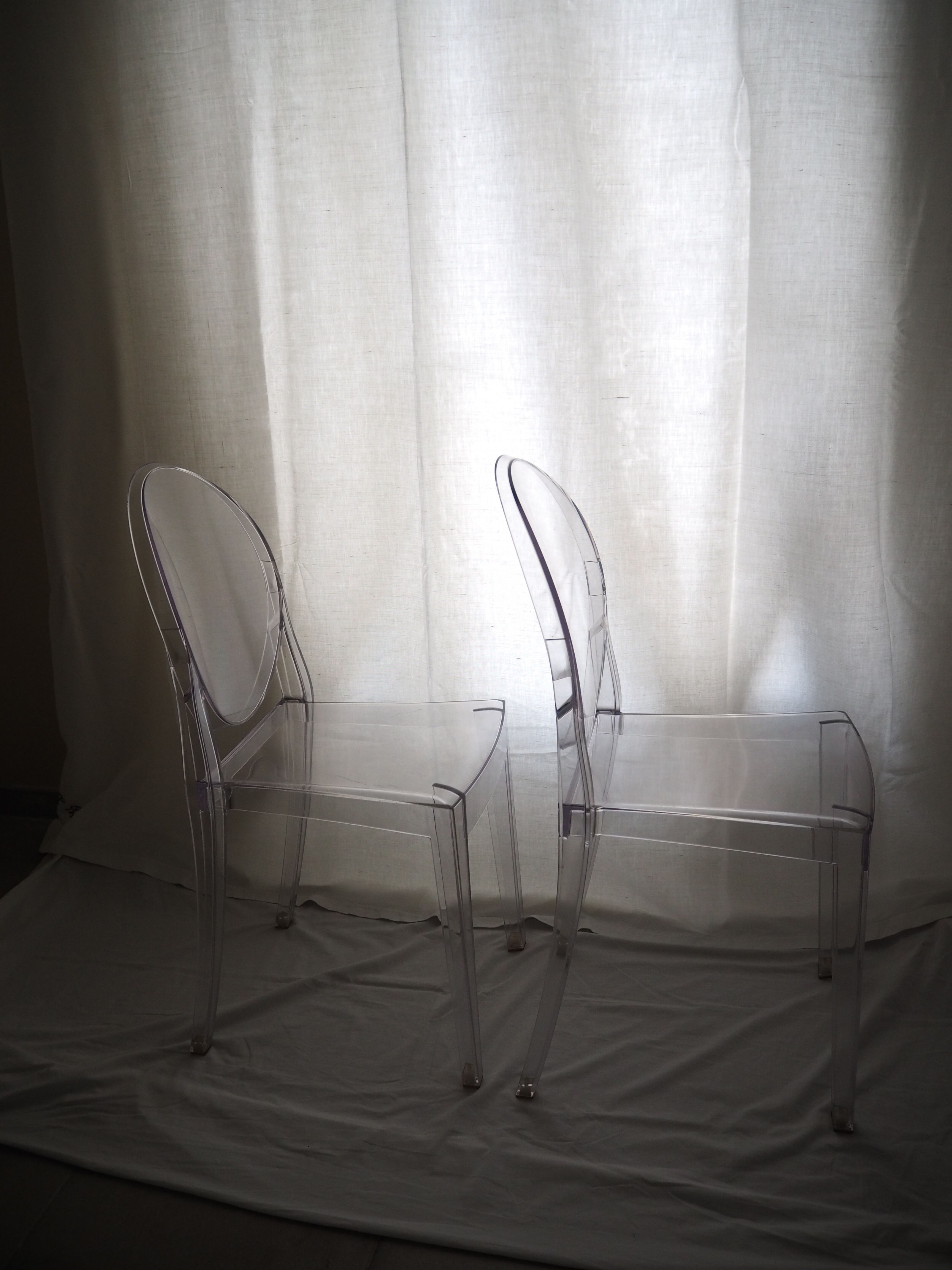 Pair of stackable chairs Victoria Ghost by Philippe Starck, Kartell