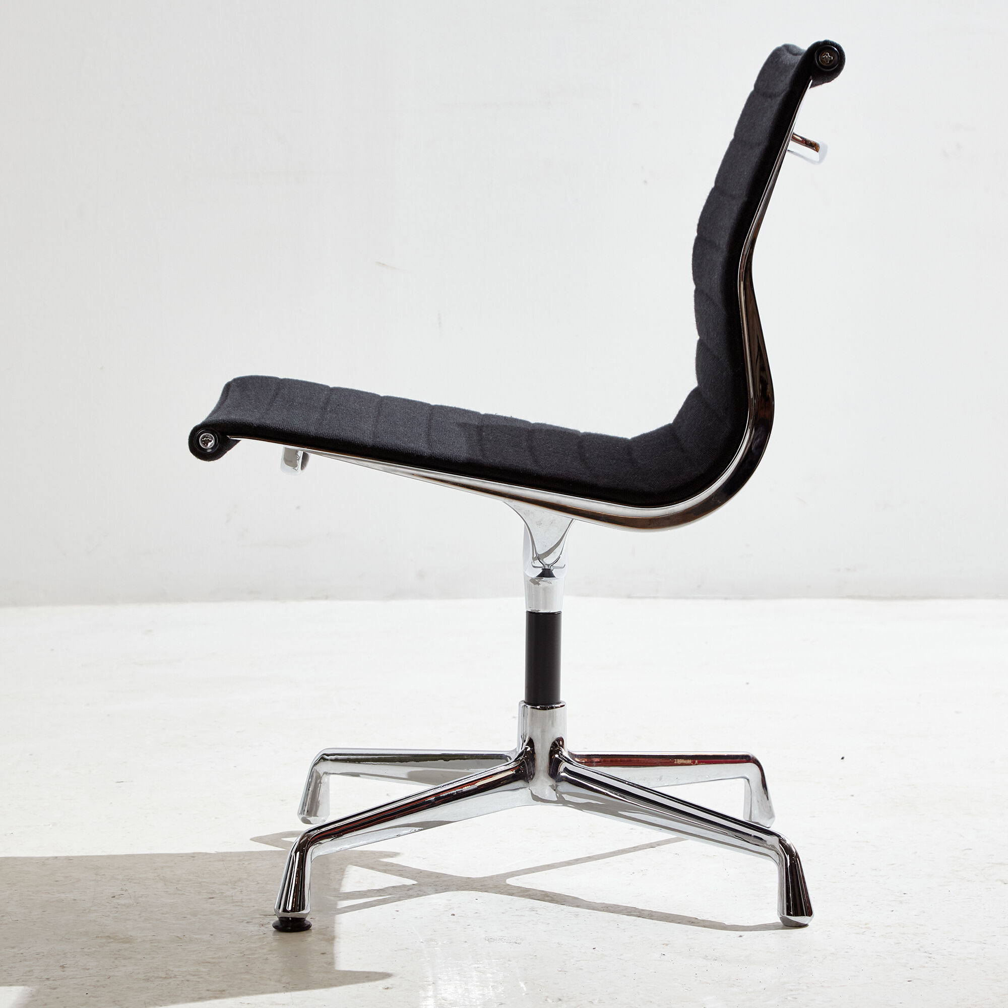 EA105 office chair by Charles & Ray Eames for Vitra