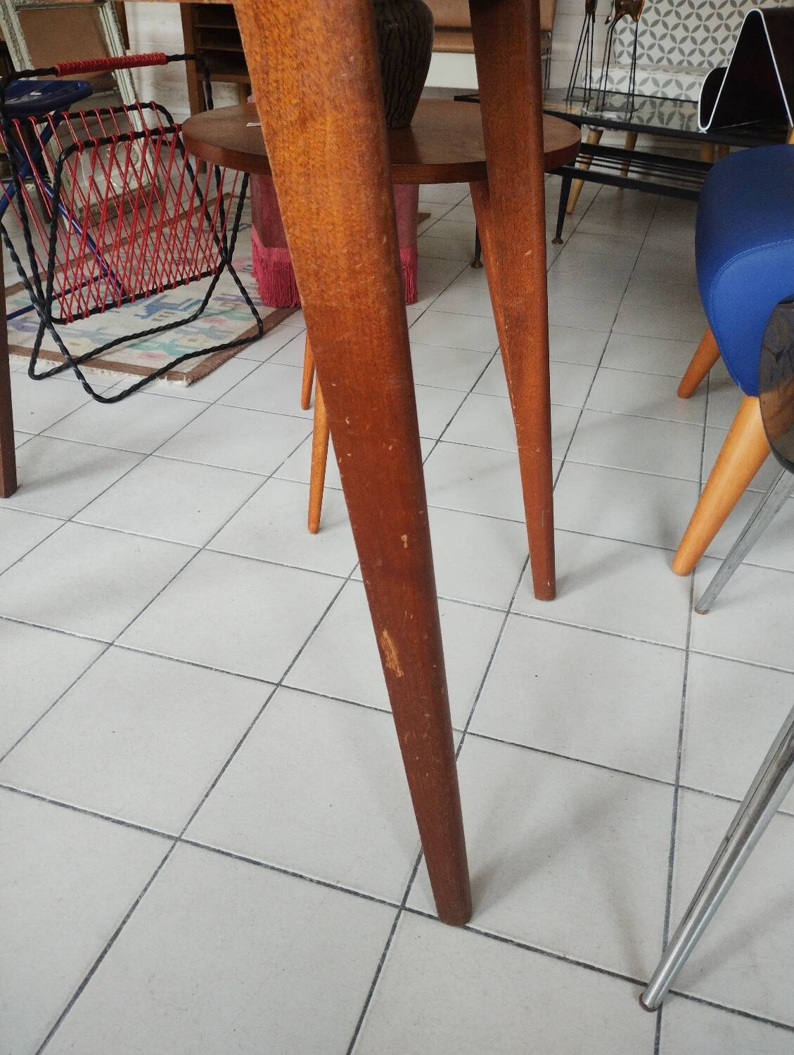 Desk with compass legs