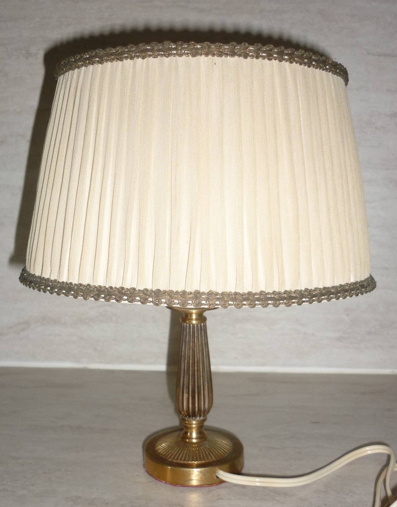 Empire style lamp in golden brass with pleated shade
