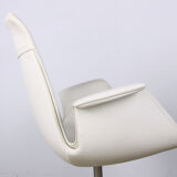 Danish armchair in White Leather and Steel, model FK 6725 or "Tulip chair" by Preben Fabricius.