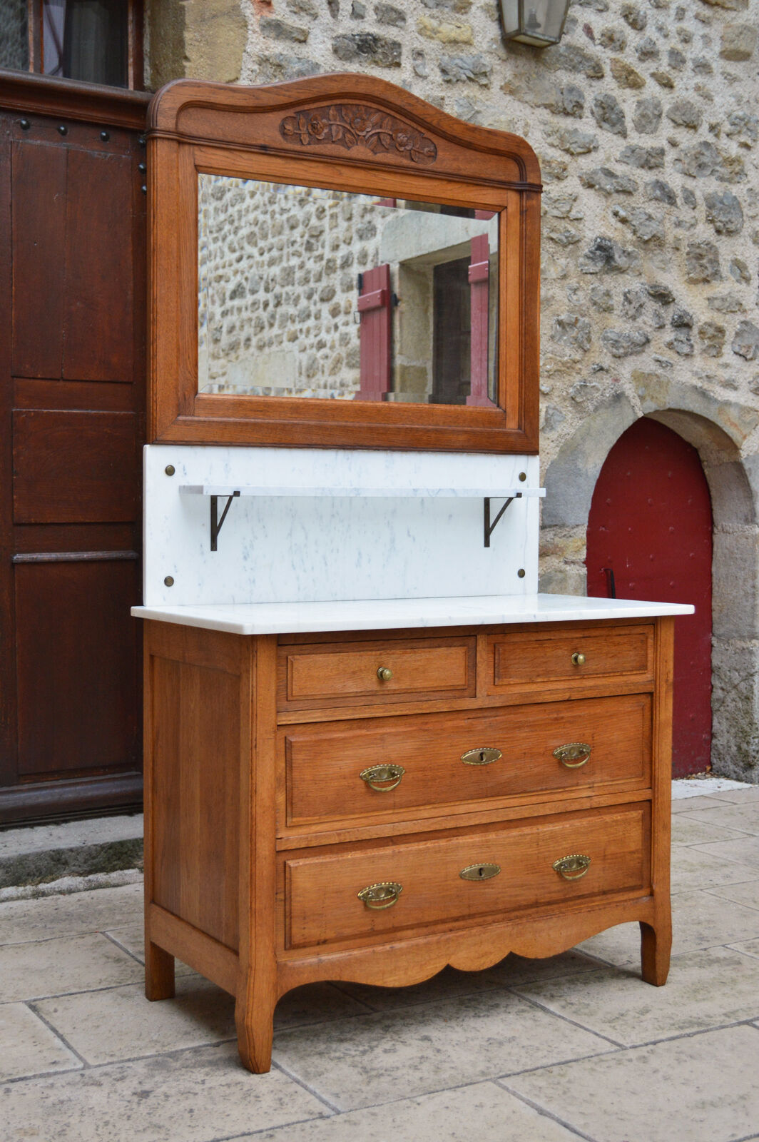 Art Nouveau dressing table dresser in carved oak, France, circa 1910