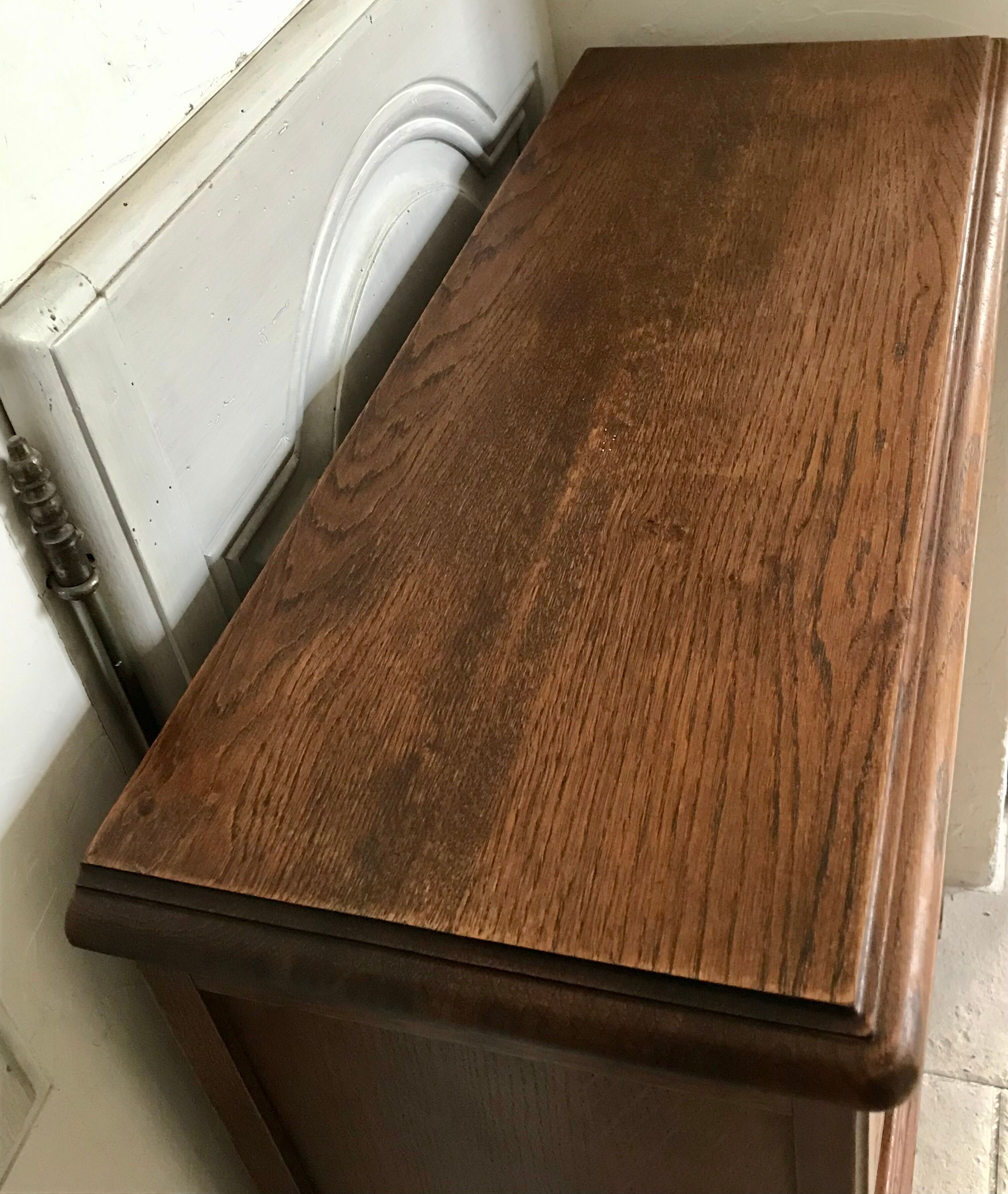 Vintage oak bibus